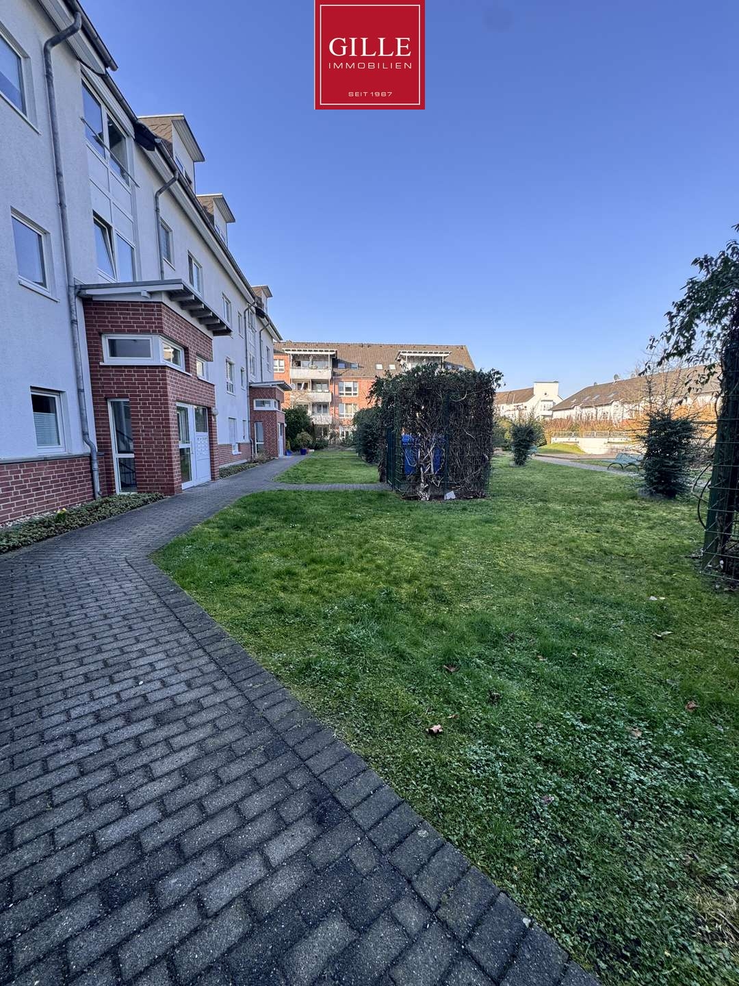 Ansicht 15 von: Kein 08/15: Exklusive Dachgeschosswohnung mit Wintergarten, TG-Stellplatz und Fernblick