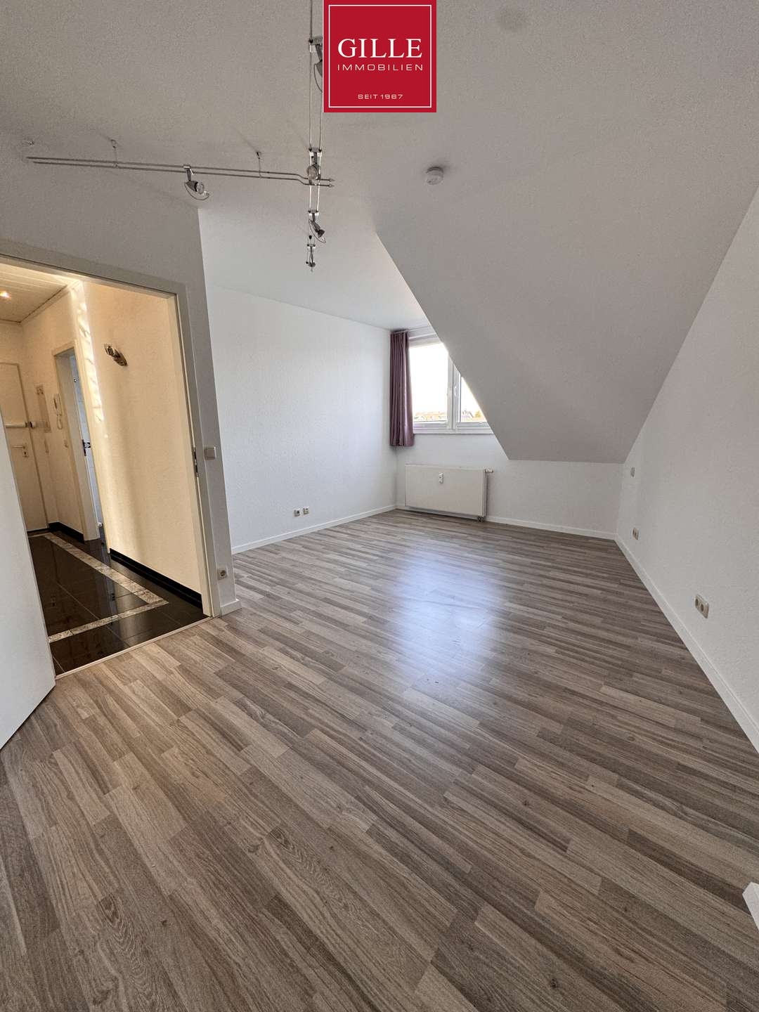 Ansicht 7 von: Kein 08/15: Exklusive Dachgeschosswohnung mit Wintergarten, TG-Stellplatz und Fernblick