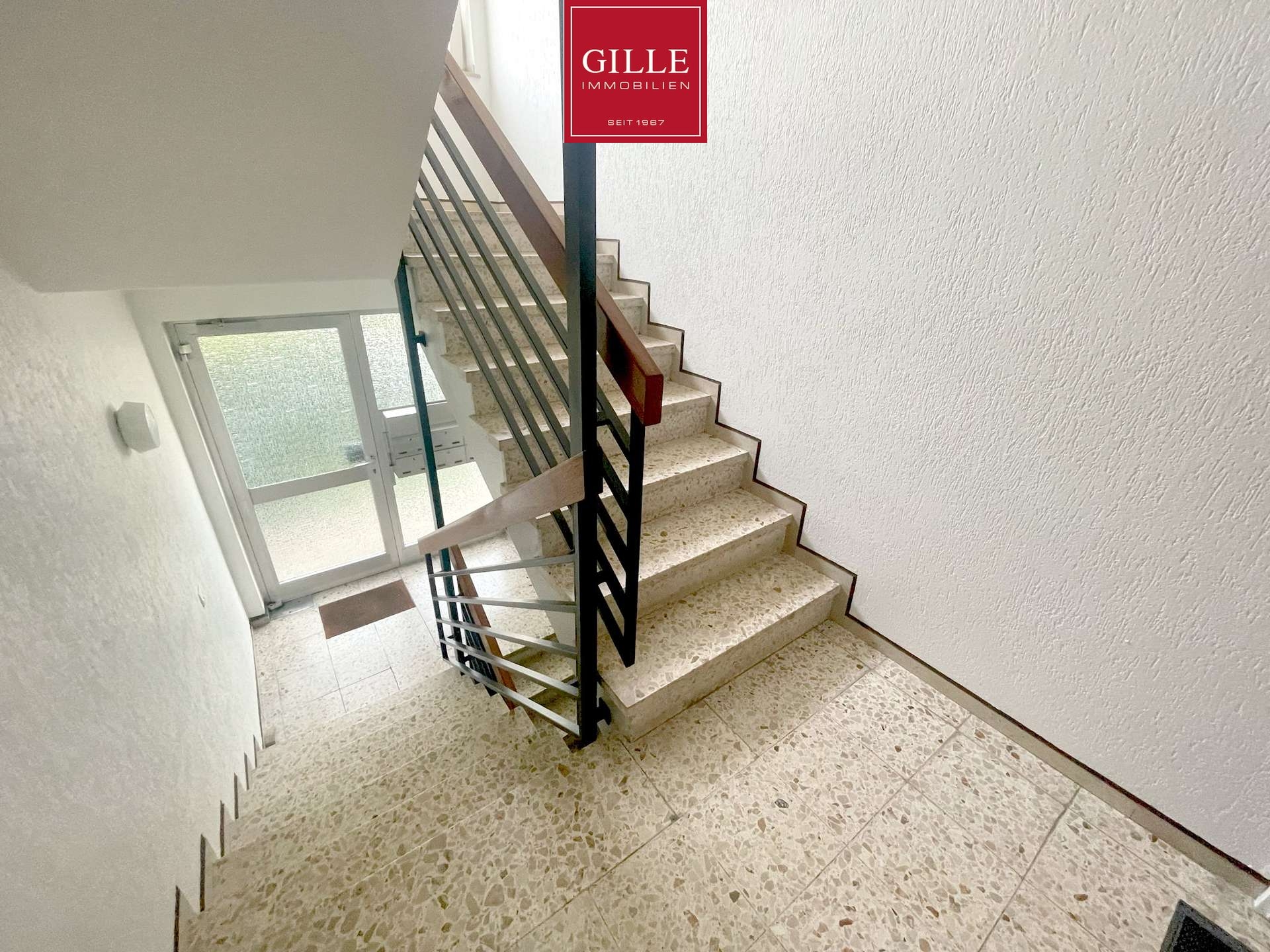 Ansicht 2 von: WOHNEN AM SCHMÖLDERPARK: Renovierte 2-Zim.-Whg. mit Tageslichtbad, schönem Wohnraum u. Balkon