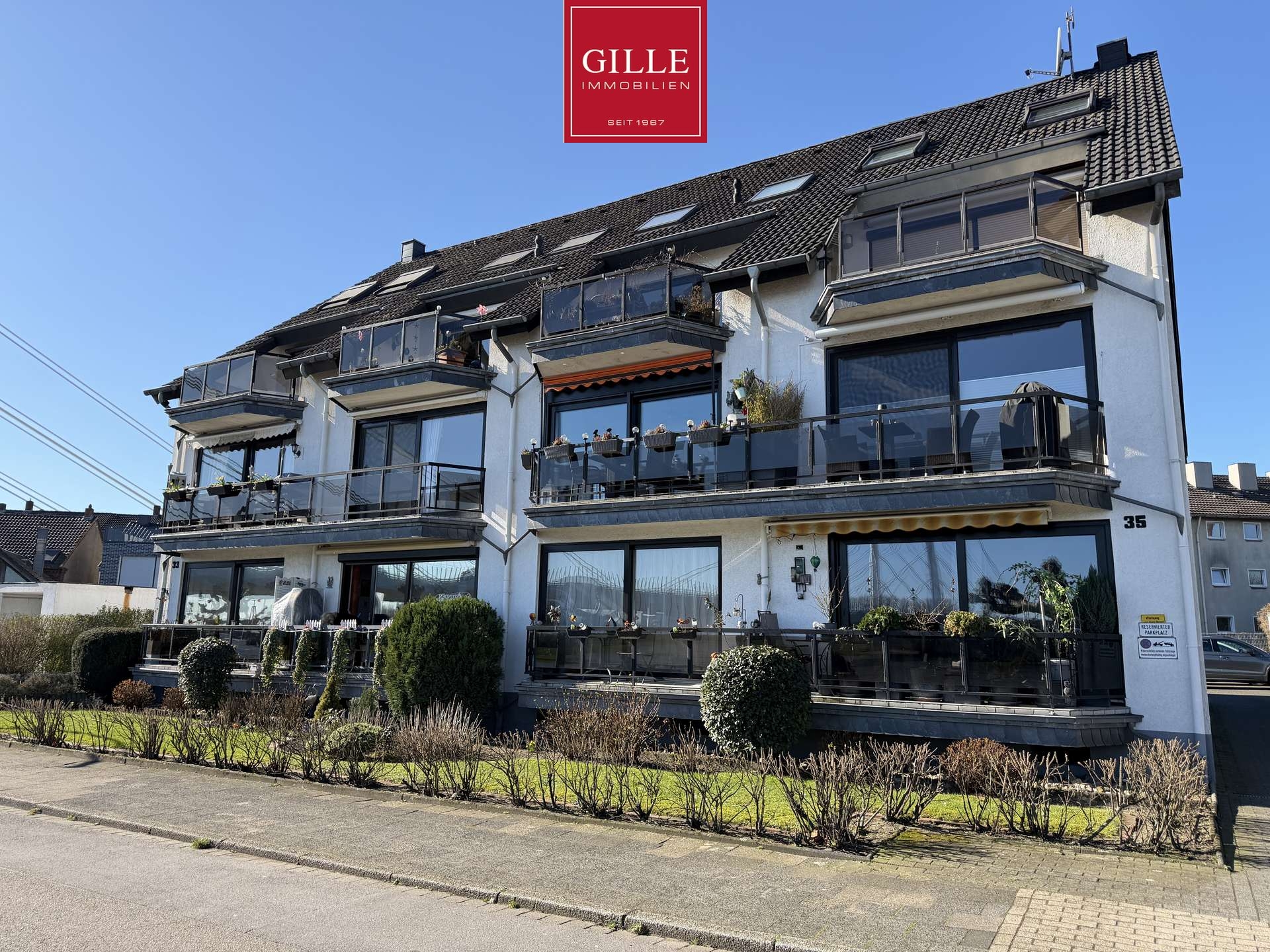 Exklusive Lage am Rhein – Gepflegte 2-Zimmer-Wohnung mit Balkon und Stellplatz