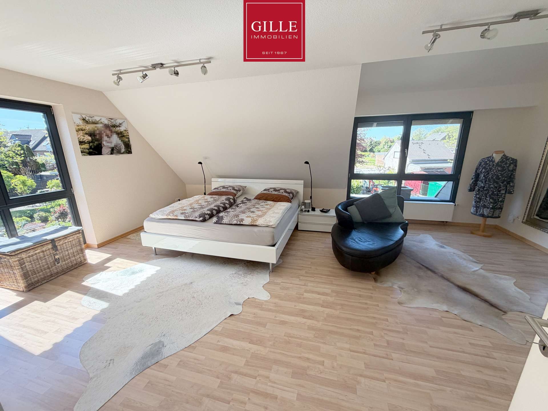 Ansicht 14 von: Sehr großes 1-Familienhaus mit schönem Garten, Garage u. sehr guter energetischer Qualität