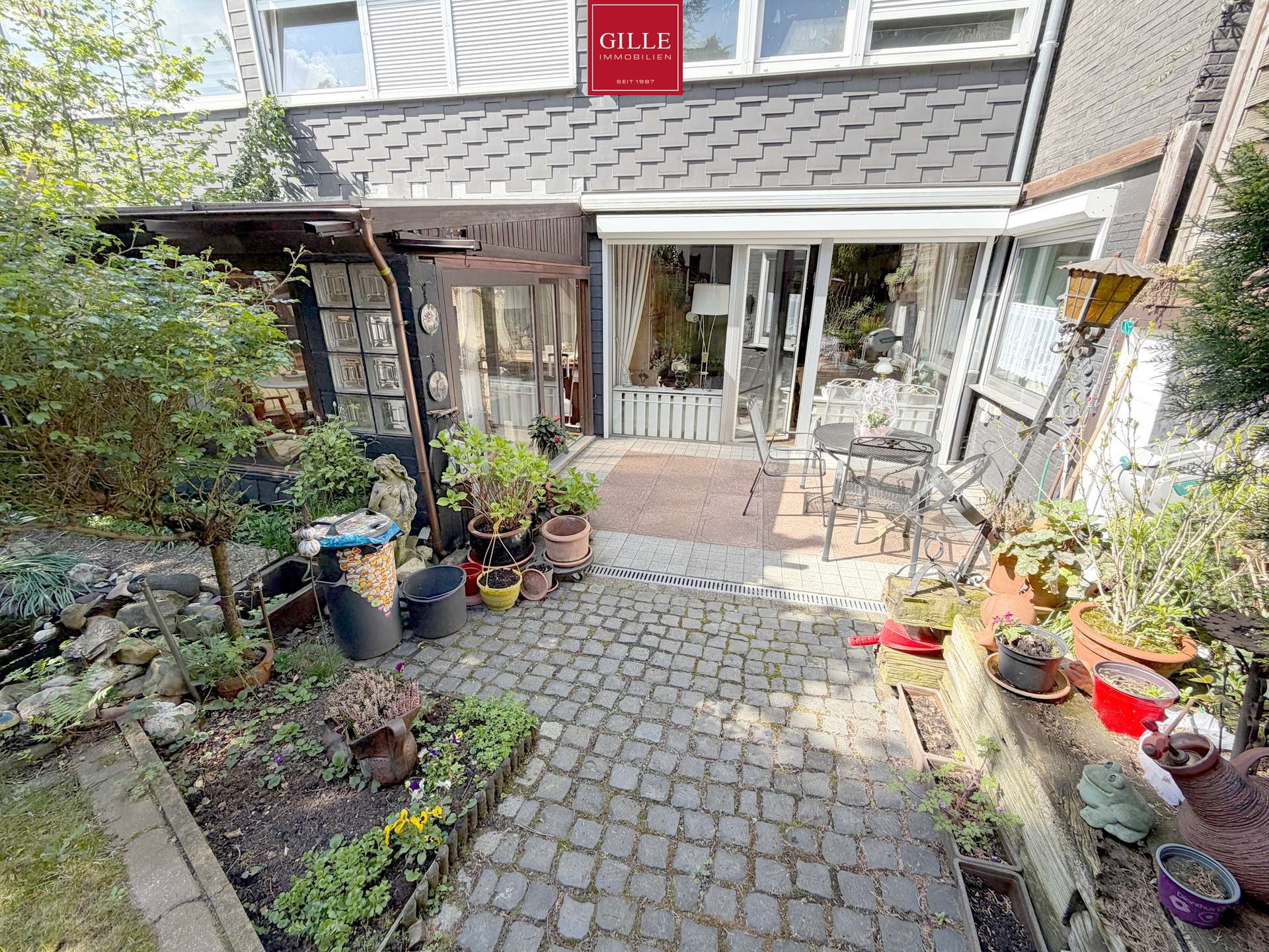 Ansicht 19 von: Ihr grünes Zuhause im Lukasviertel–Gepflegte 2-Zim. Whg mit Wintergarten, schönem Garten u. Duschbad