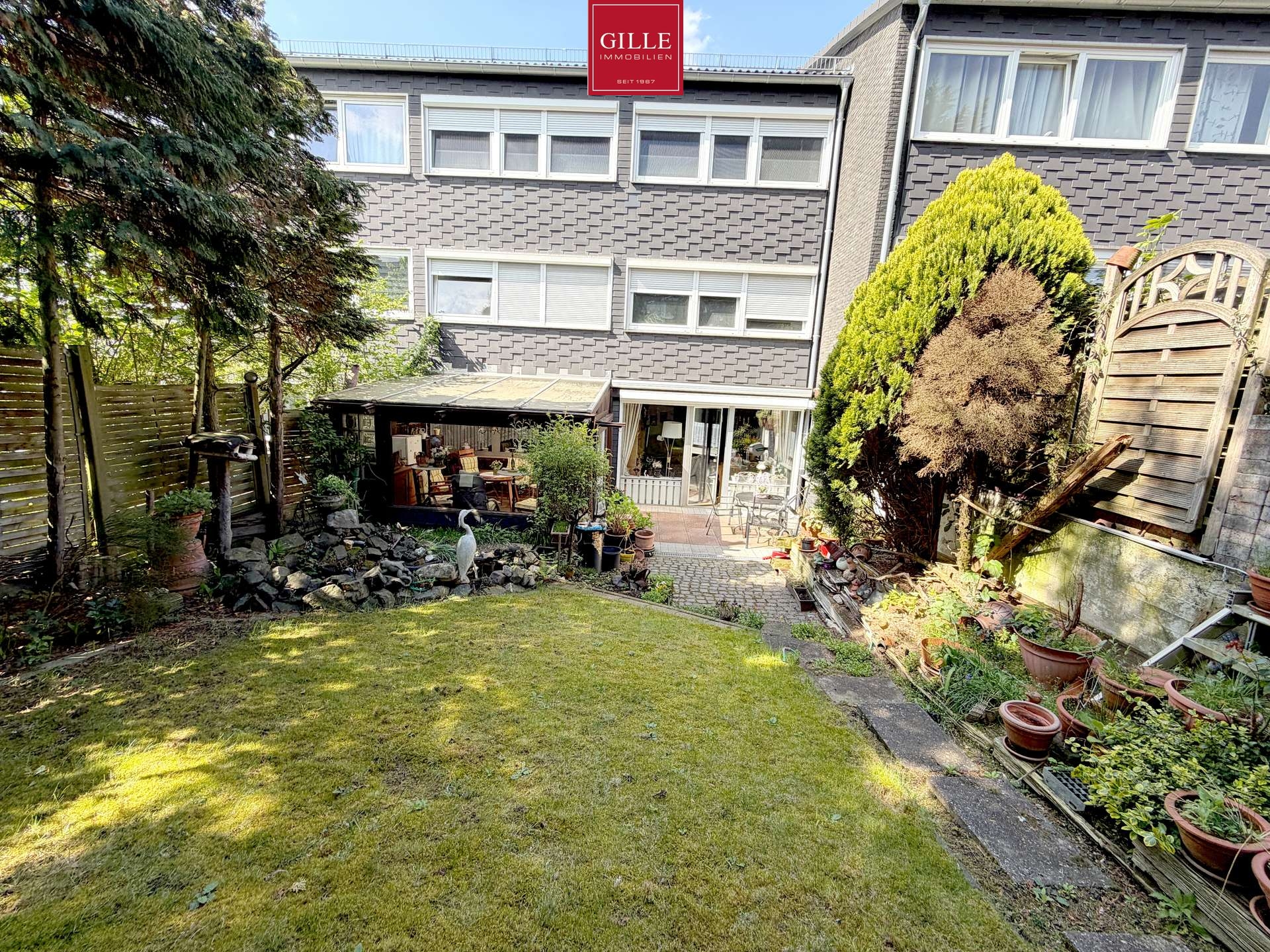 Ansicht 16 von: Ihr grünes Zuhause im Lukasviertel–Gepflegte 2-Zim. Whg mit Wintergarten, schönem Garten u. Duschbad