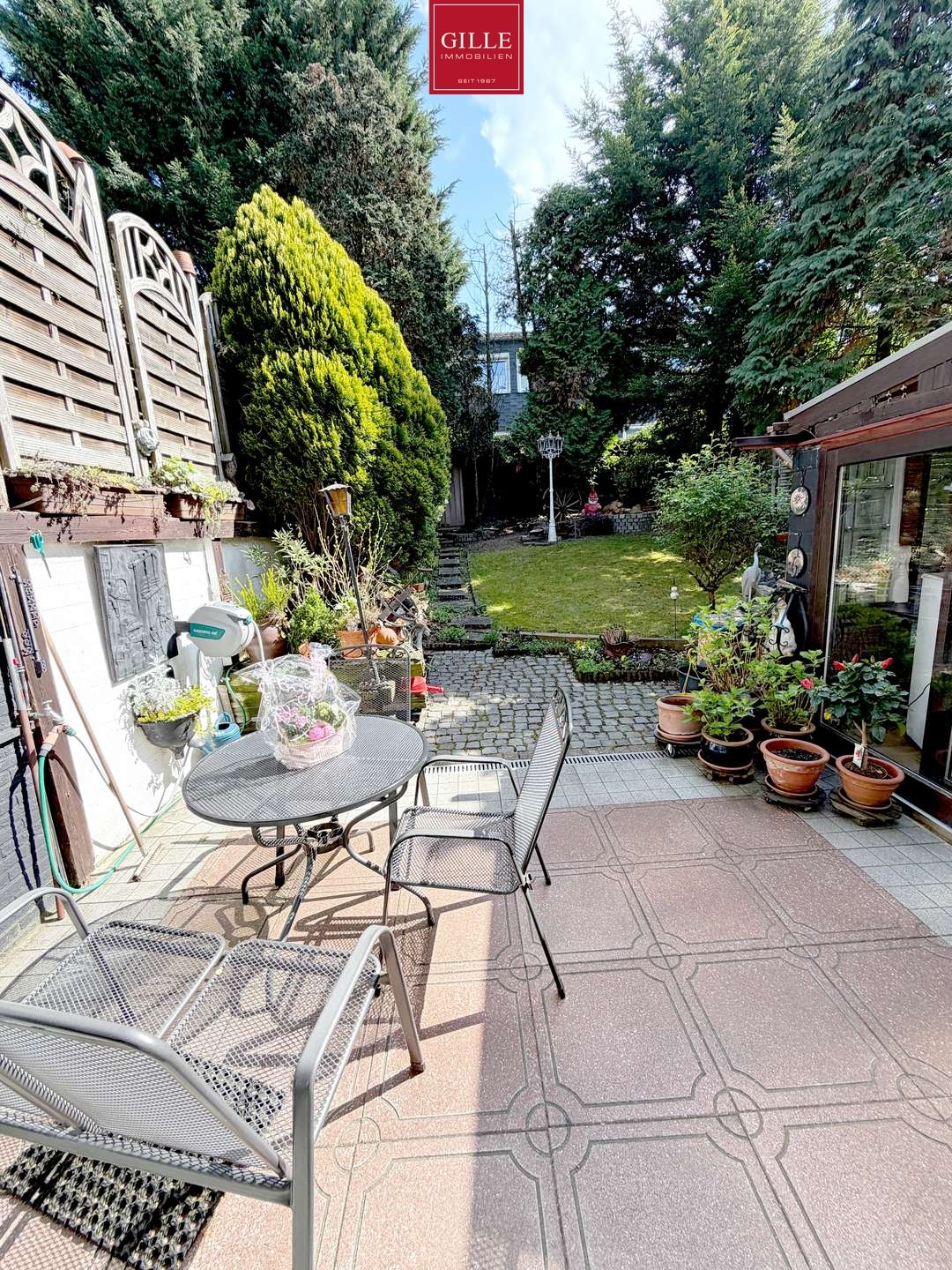 Ansicht 13 von: Ihr grünes Zuhause im Lukasviertel–Gepflegte 2-Zim. Whg mit Wintergarten, schönem Garten u. Duschbad