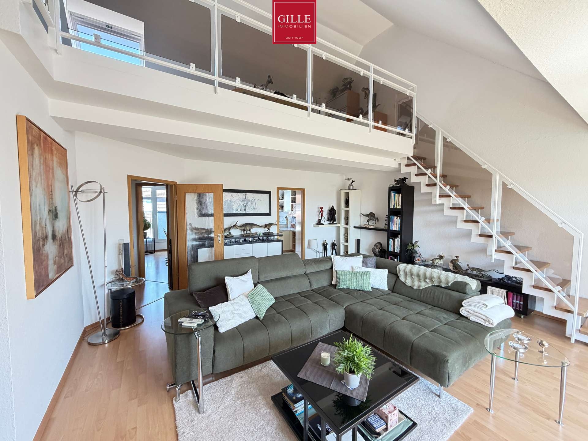 Ansicht 17 von: Über den Dächern von Düsseldorf: Große Galerie-Maisonette-Wohnung mit Aufzug u. Dachterrasse, frei !
