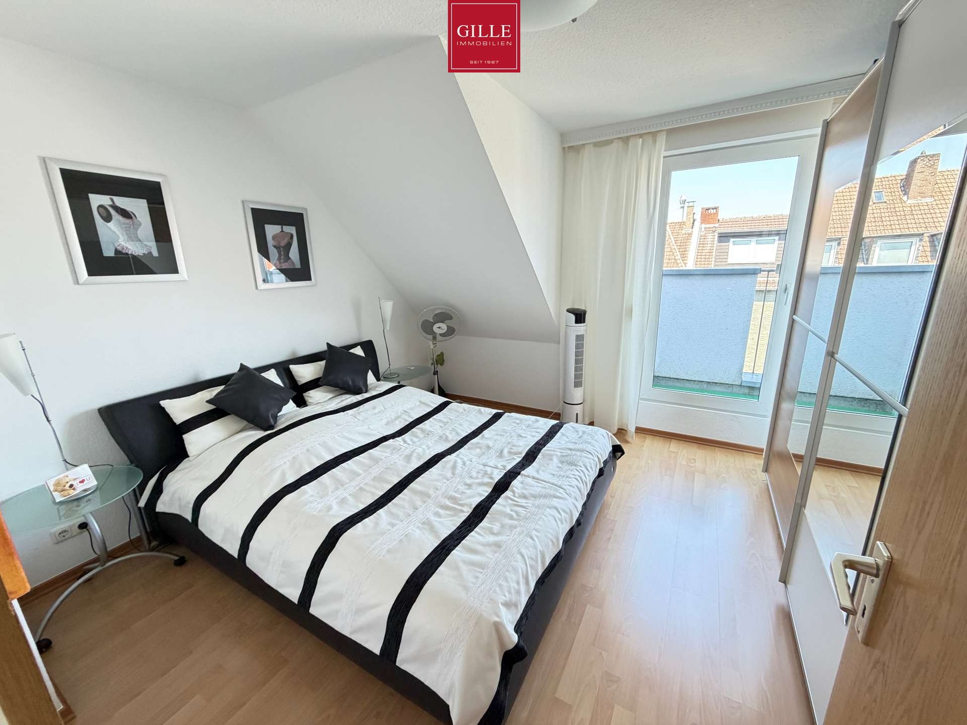 Ansicht 8 von: Über den Dächern von Düsseldorf: Große Galerie-Maisonette-Wohnung mit Aufzug u. Dachterrasse, frei !