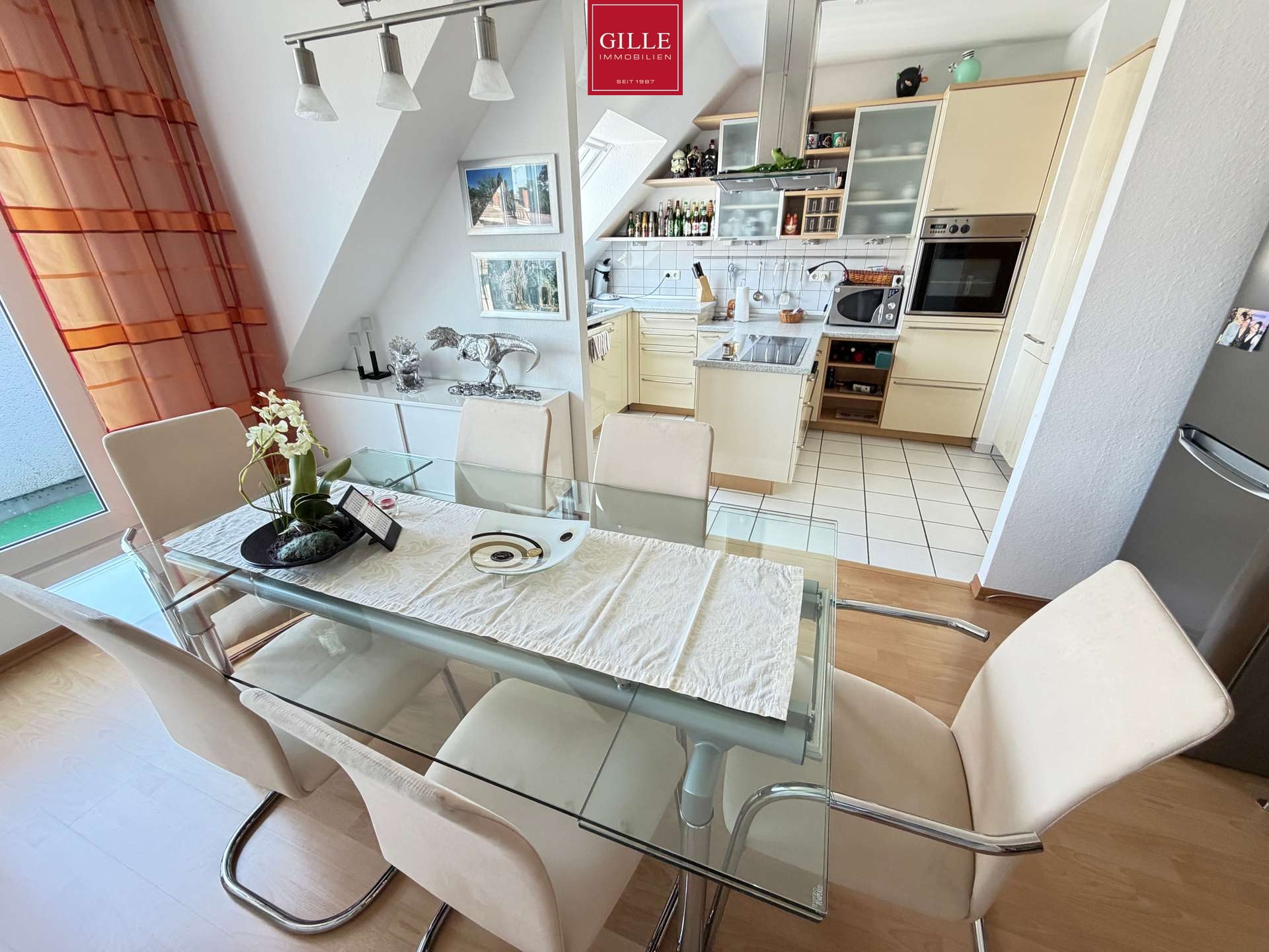 Ansicht 10 von: Über den Dächern von Düsseldorf: Große Galerie-Maisonette-Wohnung mit Aufzug u. Dachterrasse, frei !