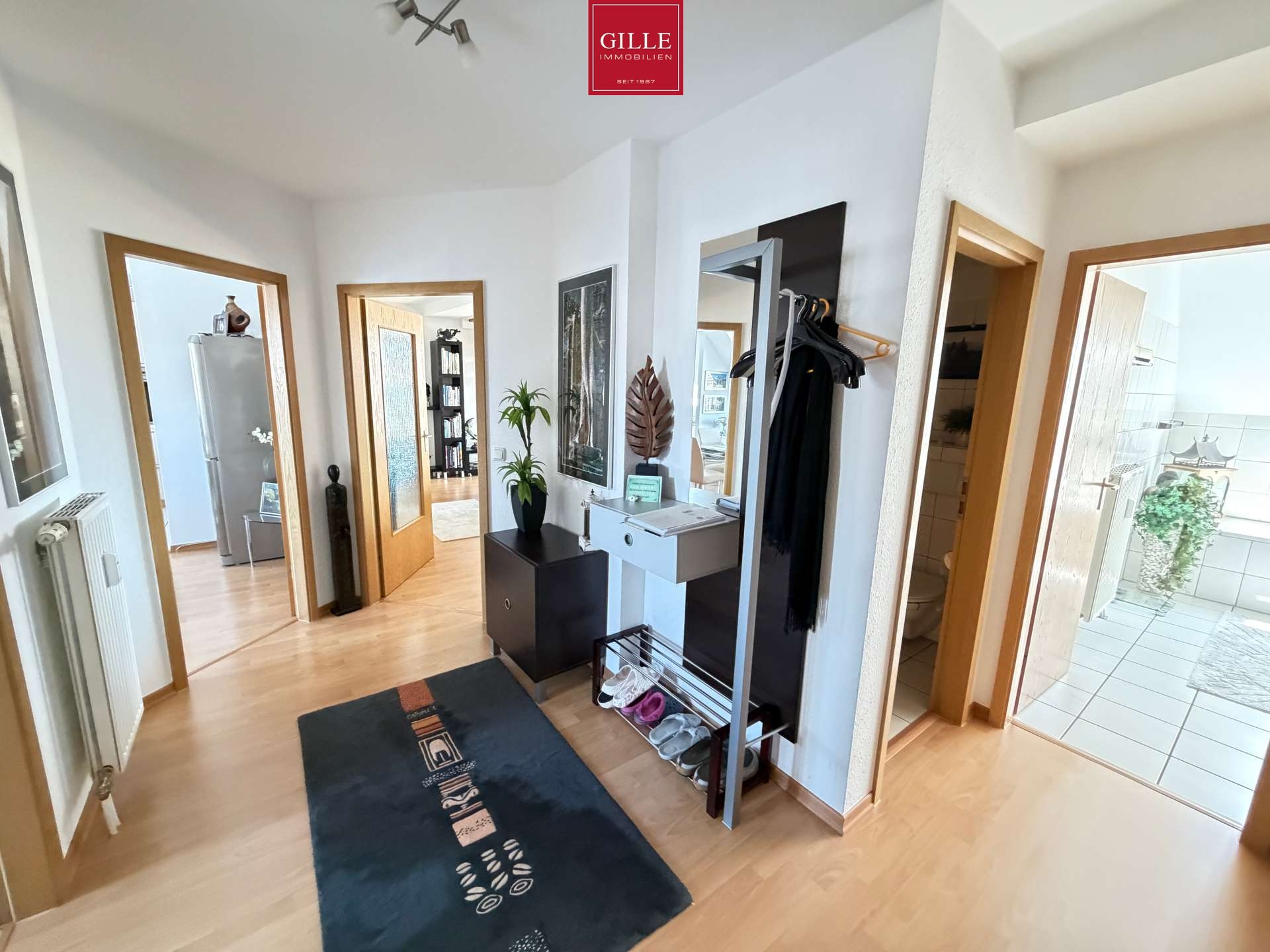 Ansicht 3 von: Über den Dächern von Düsseldorf: Große Galerie-Maisonette-Wohnung mit Aufzug u. Dachterrasse, frei !