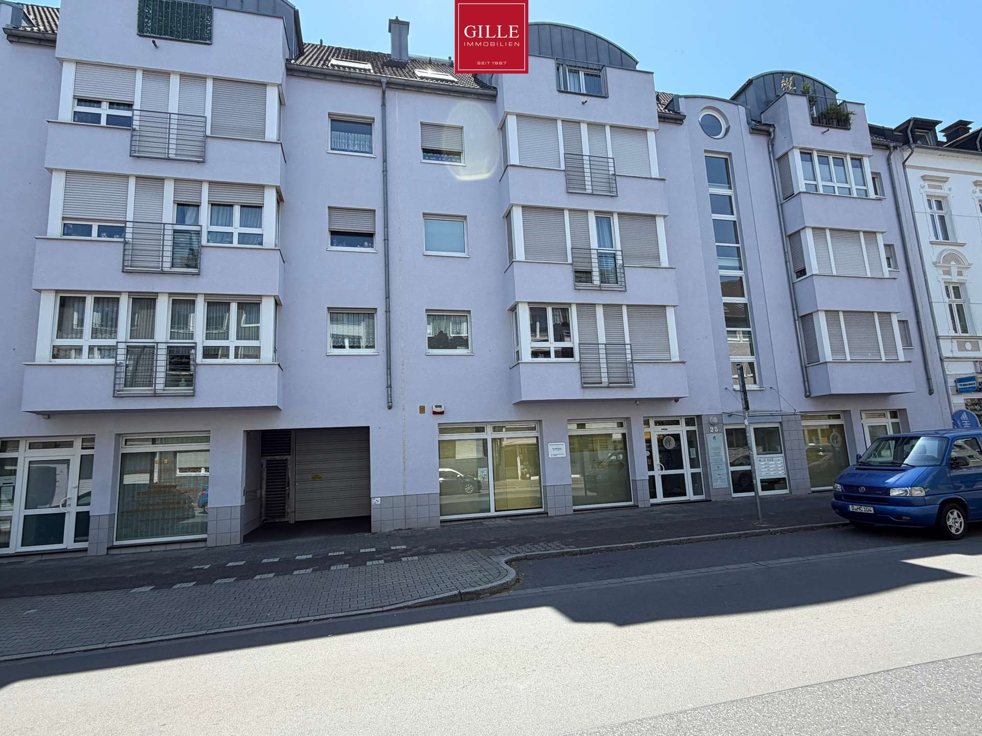 Über den Dächern von Düsseldorf: Große Galerie-Maisonette-Wohnung mit Aufzug u. Dachterrasse, frei !