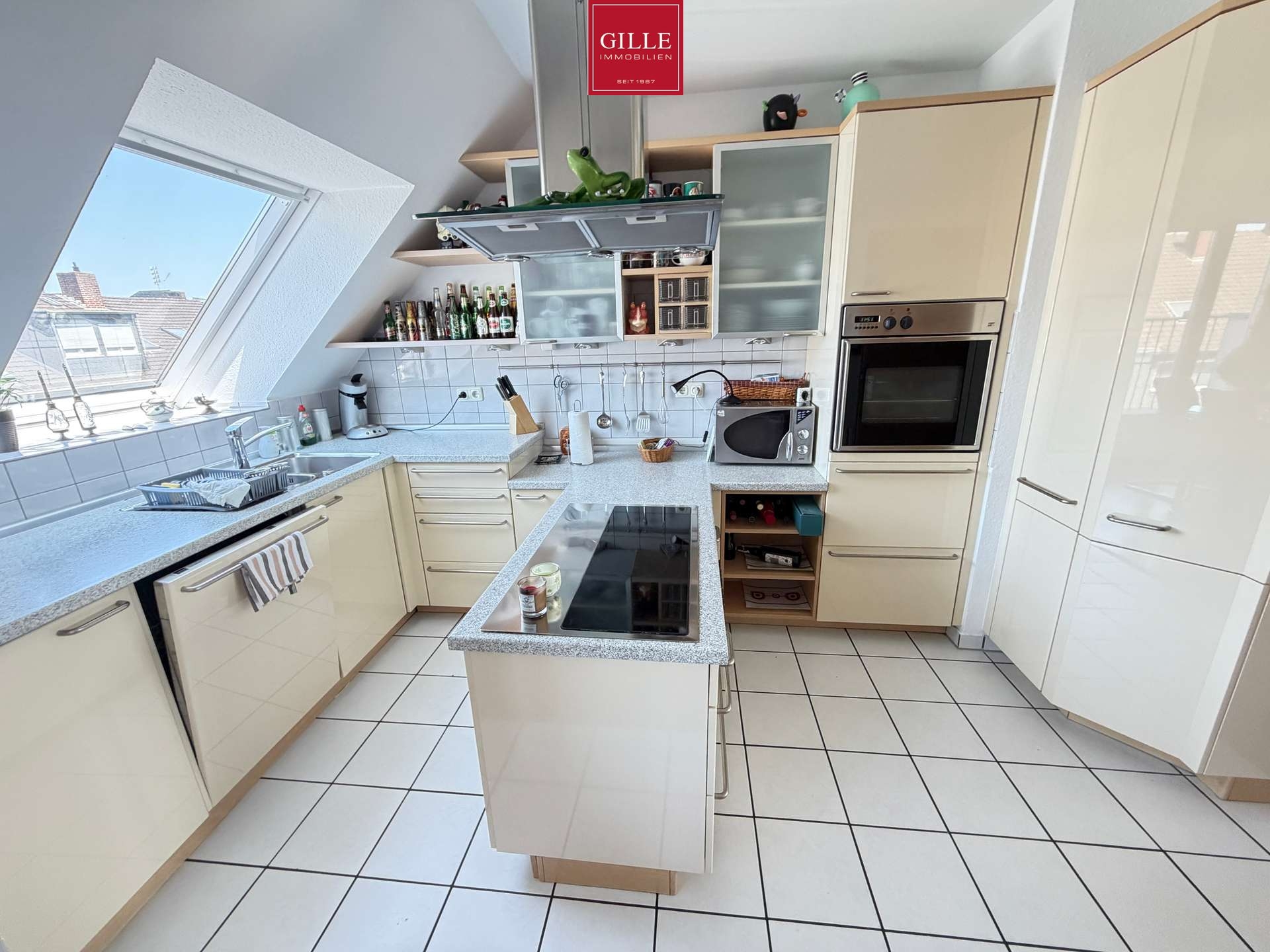 Ansicht 13 von: Über den Dächern von Düsseldorf: Große Galerie-Maisonette-Wohnung mit Aufzug u. Dachterrasse, frei !
