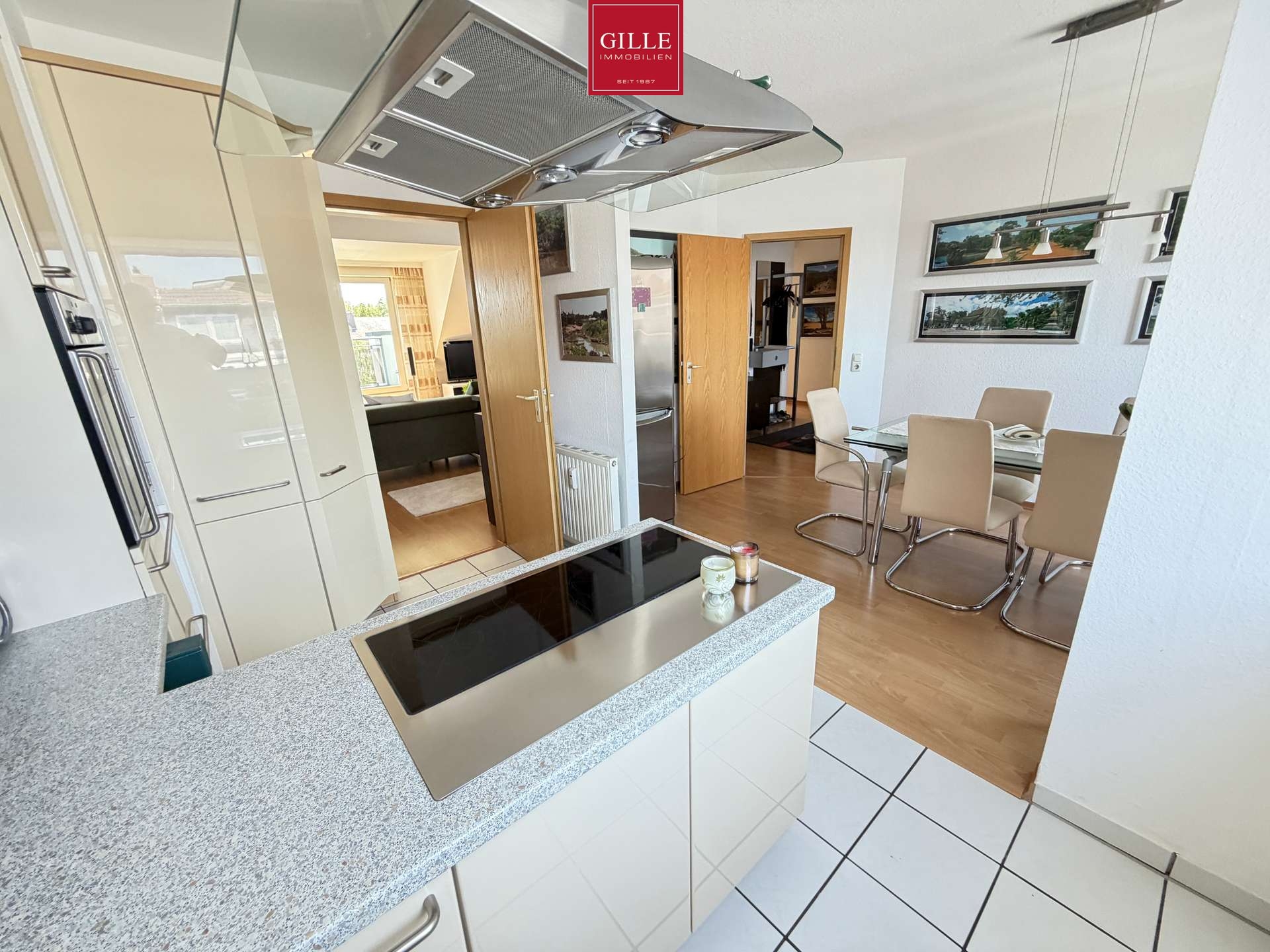 Ansicht 15 von: Über den Dächern von Düsseldorf: Große Galerie-Maisonette-Wohnung mit Aufzug u. Dachterrasse, frei !