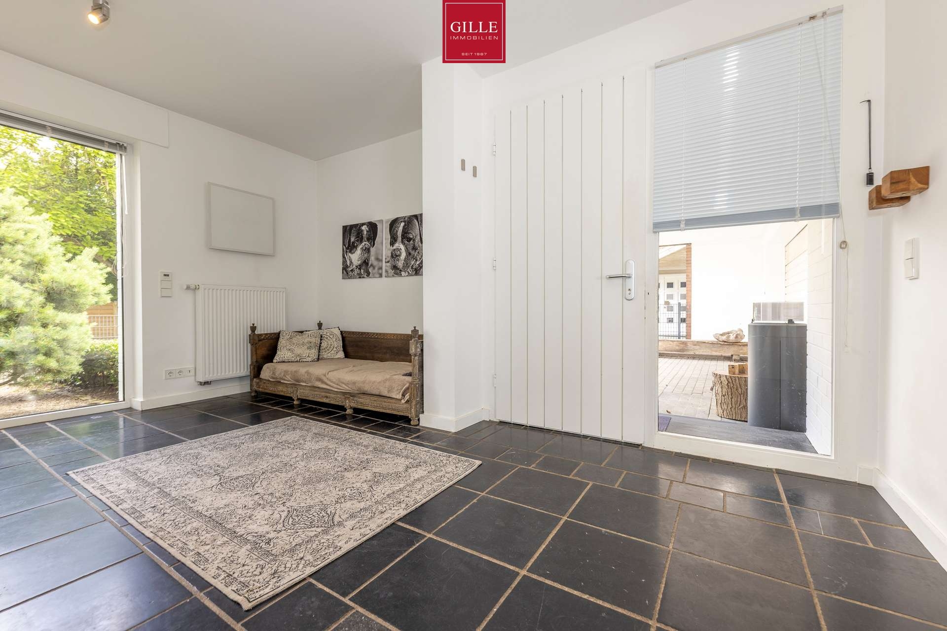 Ansicht 3 von: Das perfekte Zuhause: Großzügige DHH mit sehr großer Garage, Kamin, Einbauküche, Sauna und Garten