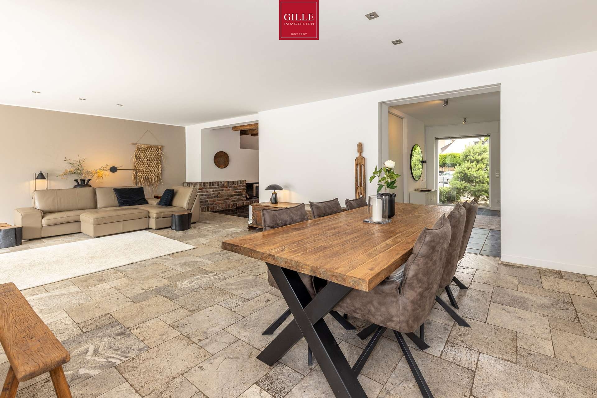 Ansicht 5 von: Das perfekte Zuhause: Großzügige DHH mit sehr großer Garage, Kamin, Einbauküche, Sauna und Garten