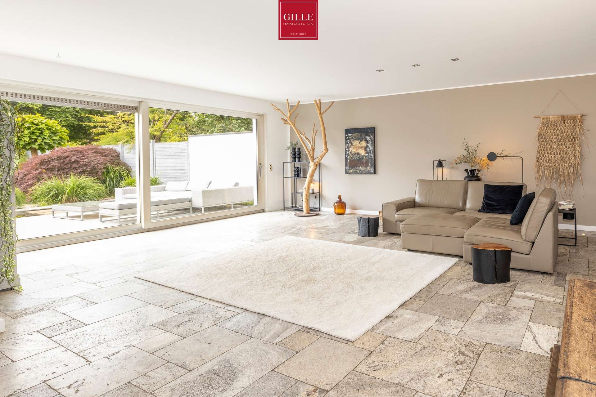 Ansicht 9 von: Das perfekte Zuhause: Großzügige DHH mit sehr großer Garage, Kamin, Einbauküche, Sauna und Garten