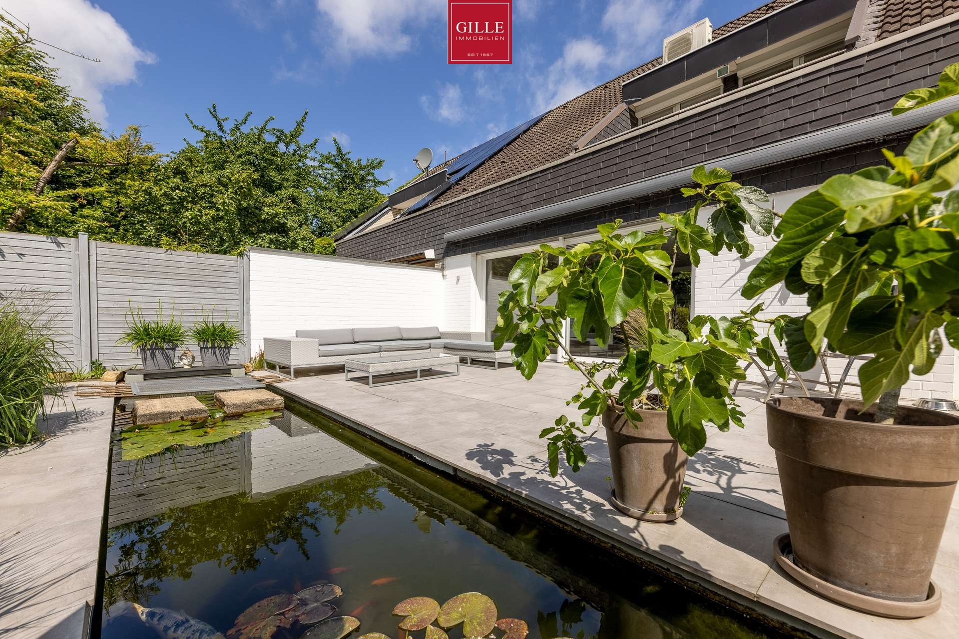 Ansicht 16 von: Das perfekte Zuhause: Großzügige DHH mit sehr großer Garage, Kamin, Einbauküche, Sauna und Garten