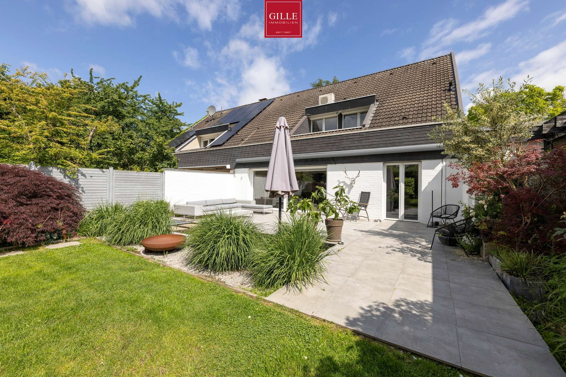 Ansicht 15 von: Das perfekte Zuhause: Großzügige DHH mit sehr großer Garage, Kamin, Einbauküche, Sauna und Garten