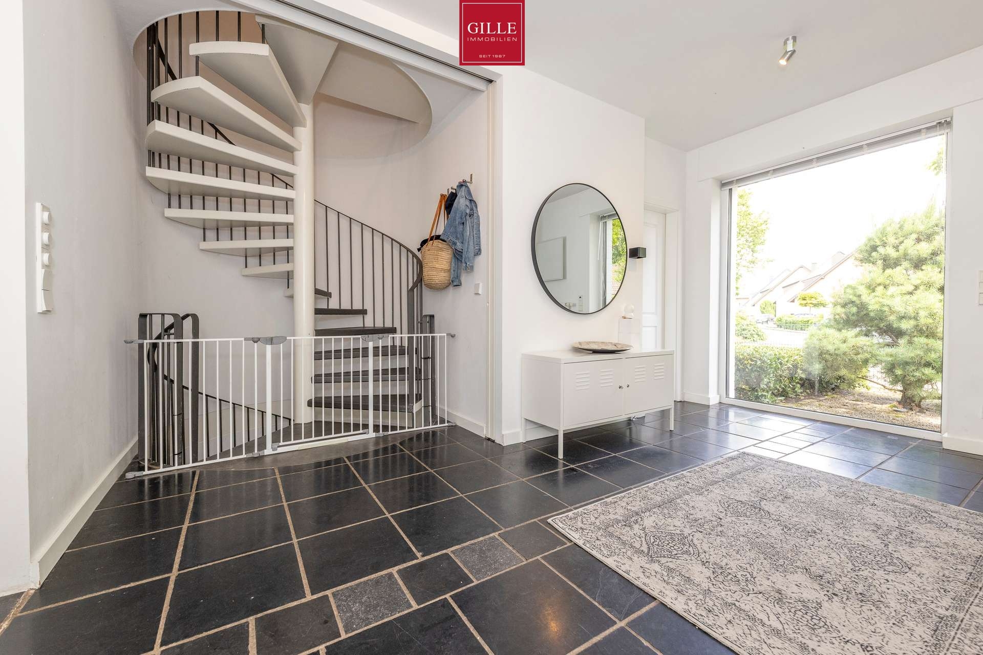 Ansicht 20 von: Das perfekte Zuhause: Großzügige DHH mit sehr großer Garage, Kamin, Einbauküche, Sauna und Garten