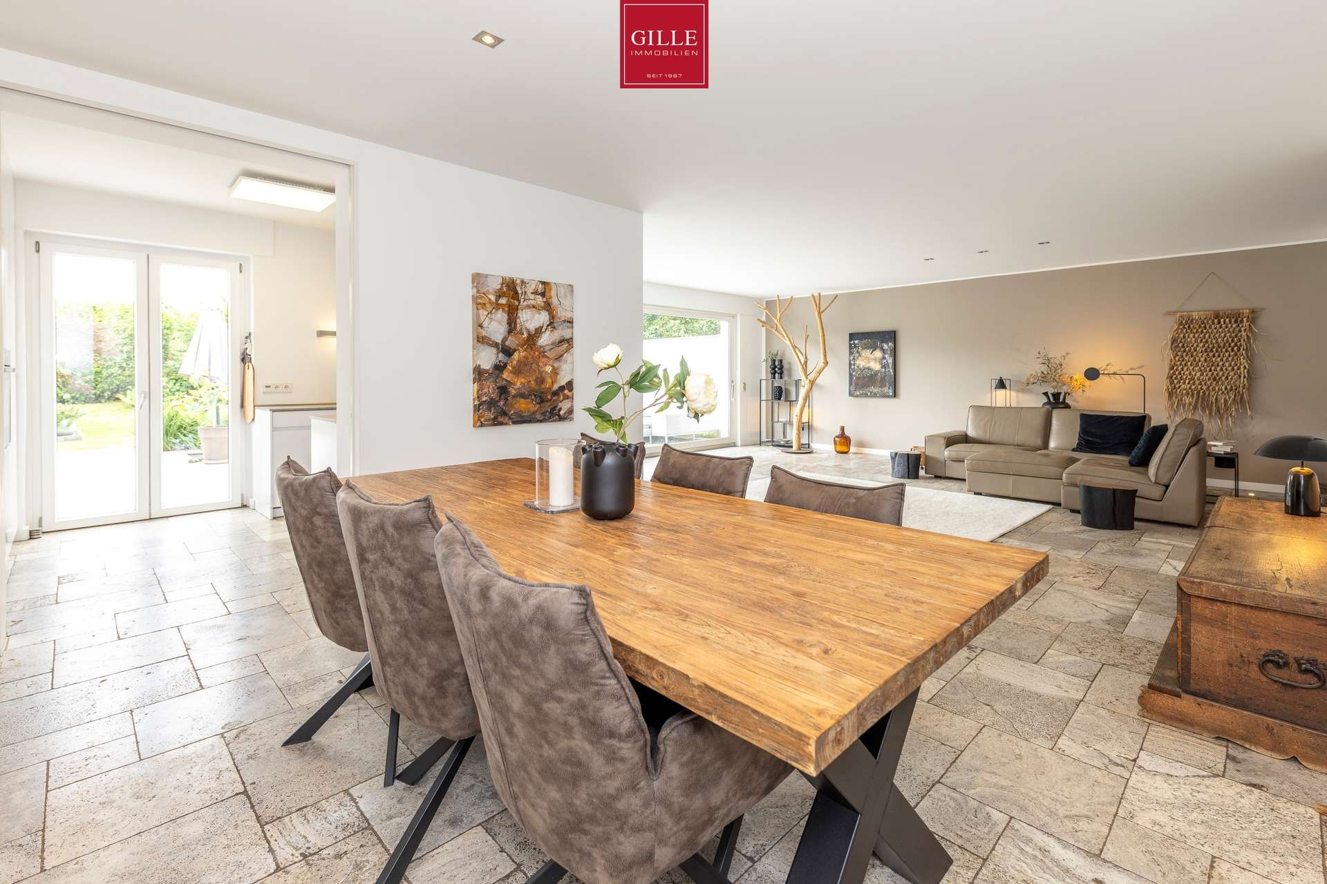 Ansicht 6 von: Das perfekte Zuhause: Großzügige DHH mit sehr großer Garage, Kamin, Einbauküche, Sauna und Garten