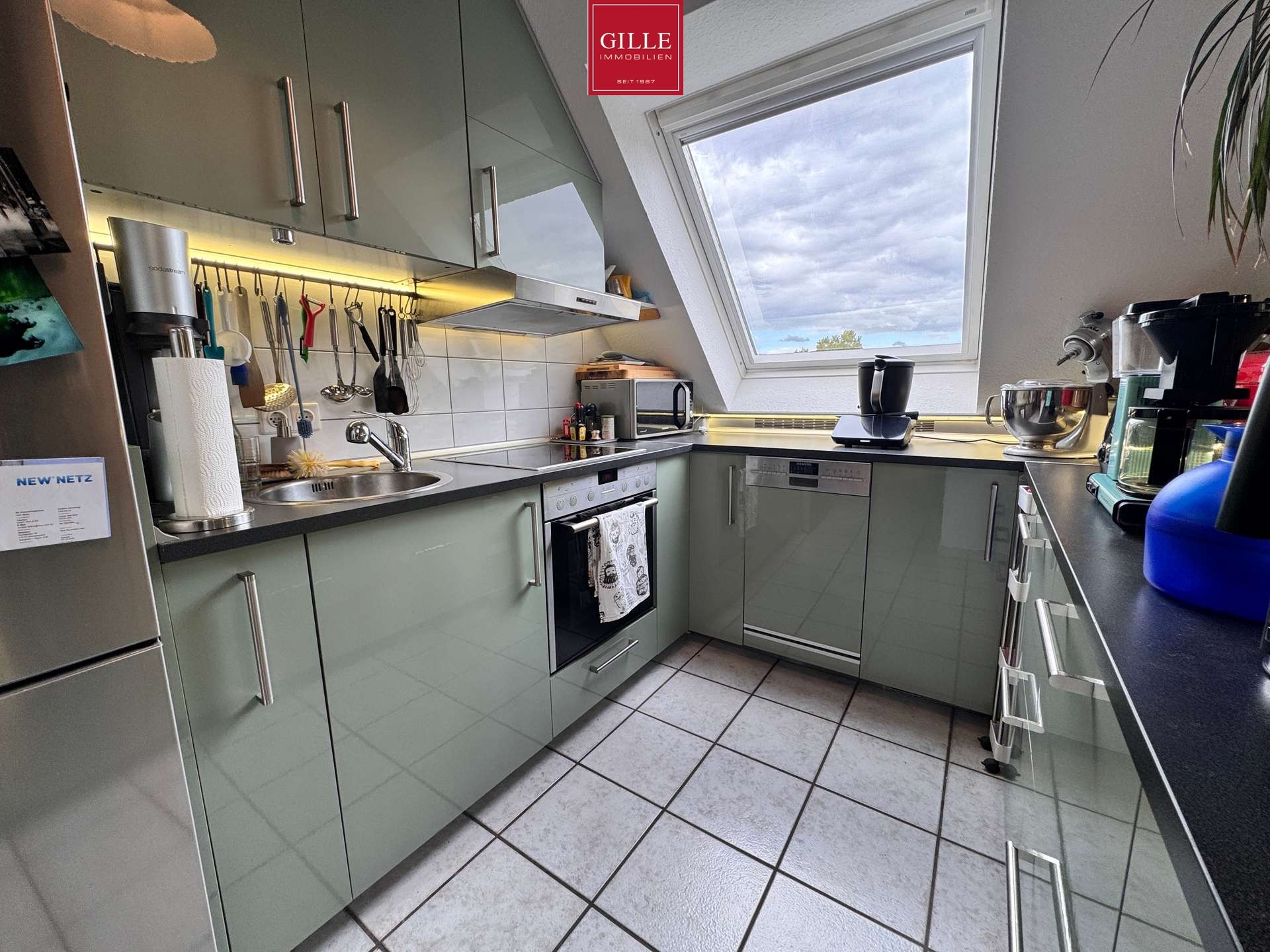 Ansicht 3 von: Sofort Verfügbar - Helle Maisonette-Wohnung mit Galerie, Balkon und zwei Stellplätzen