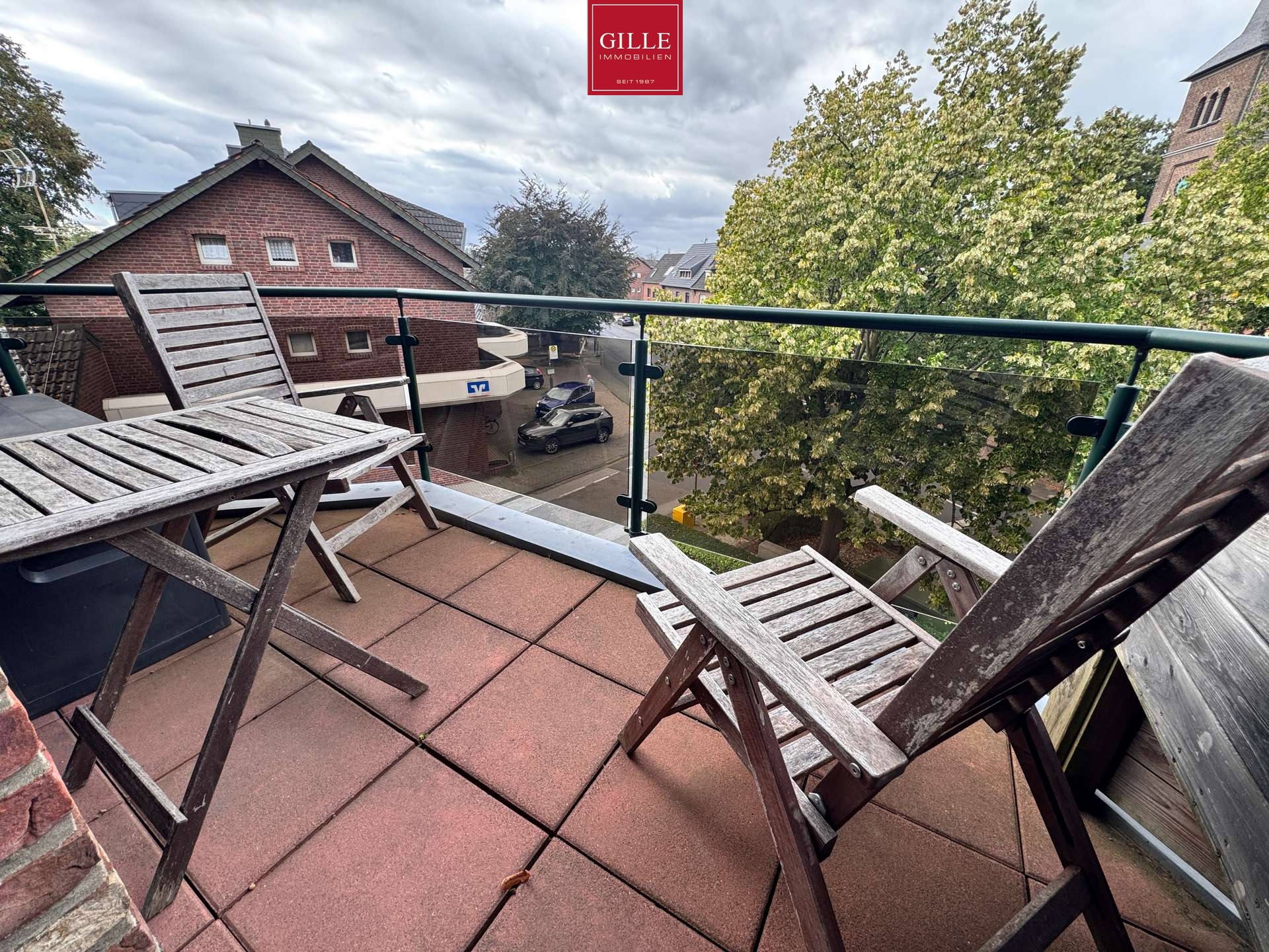 Ansicht 4 von: Sofort Verfügbar - Helle Maisonette-Wohnung mit Galerie, Balkon und zwei Stellplätzen