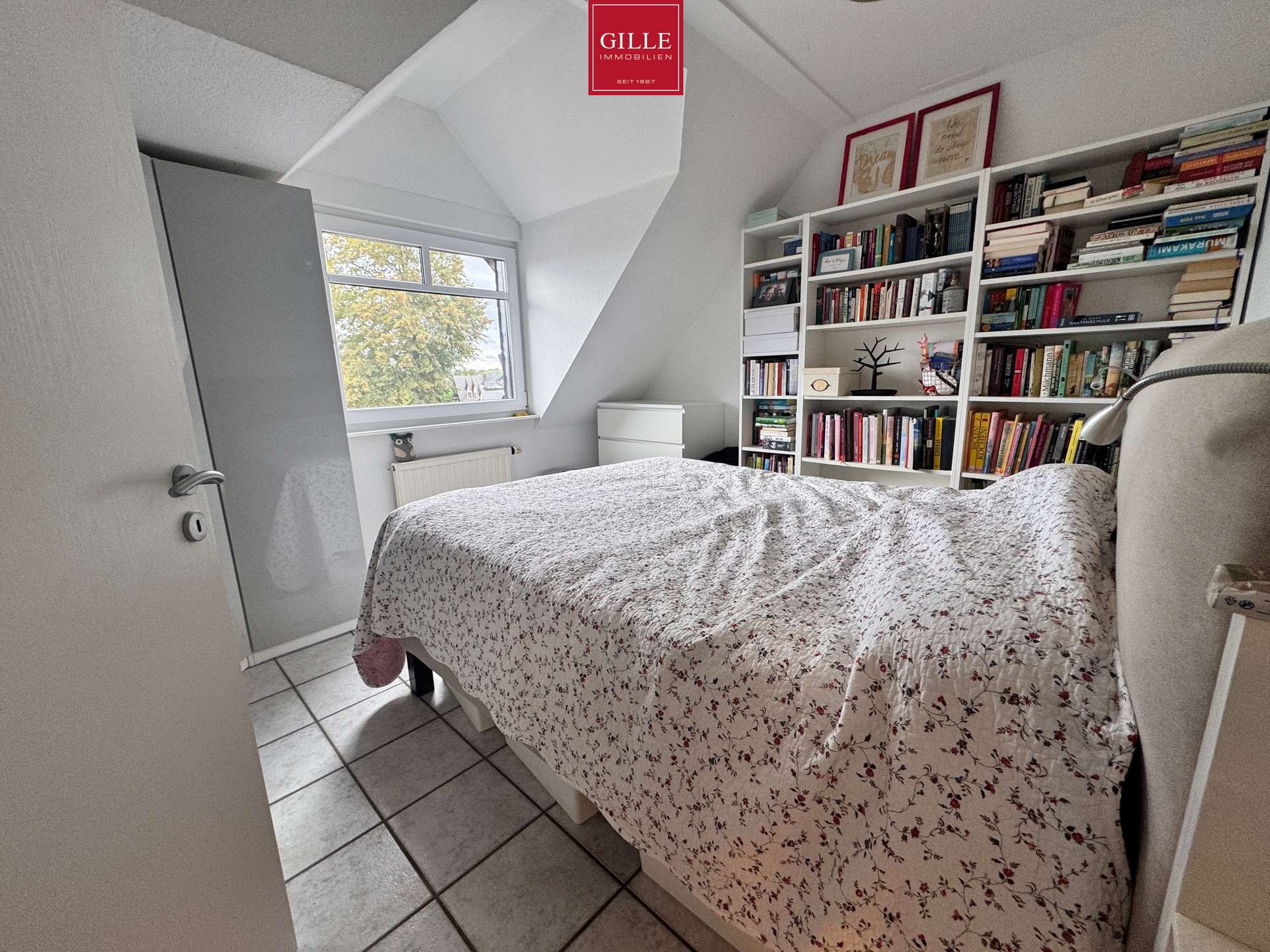 Ansicht 6 von: Sofort Verfügbar - Helle Maisonette-Wohnung mit Galerie, Balkon und zwei Stellplätzen