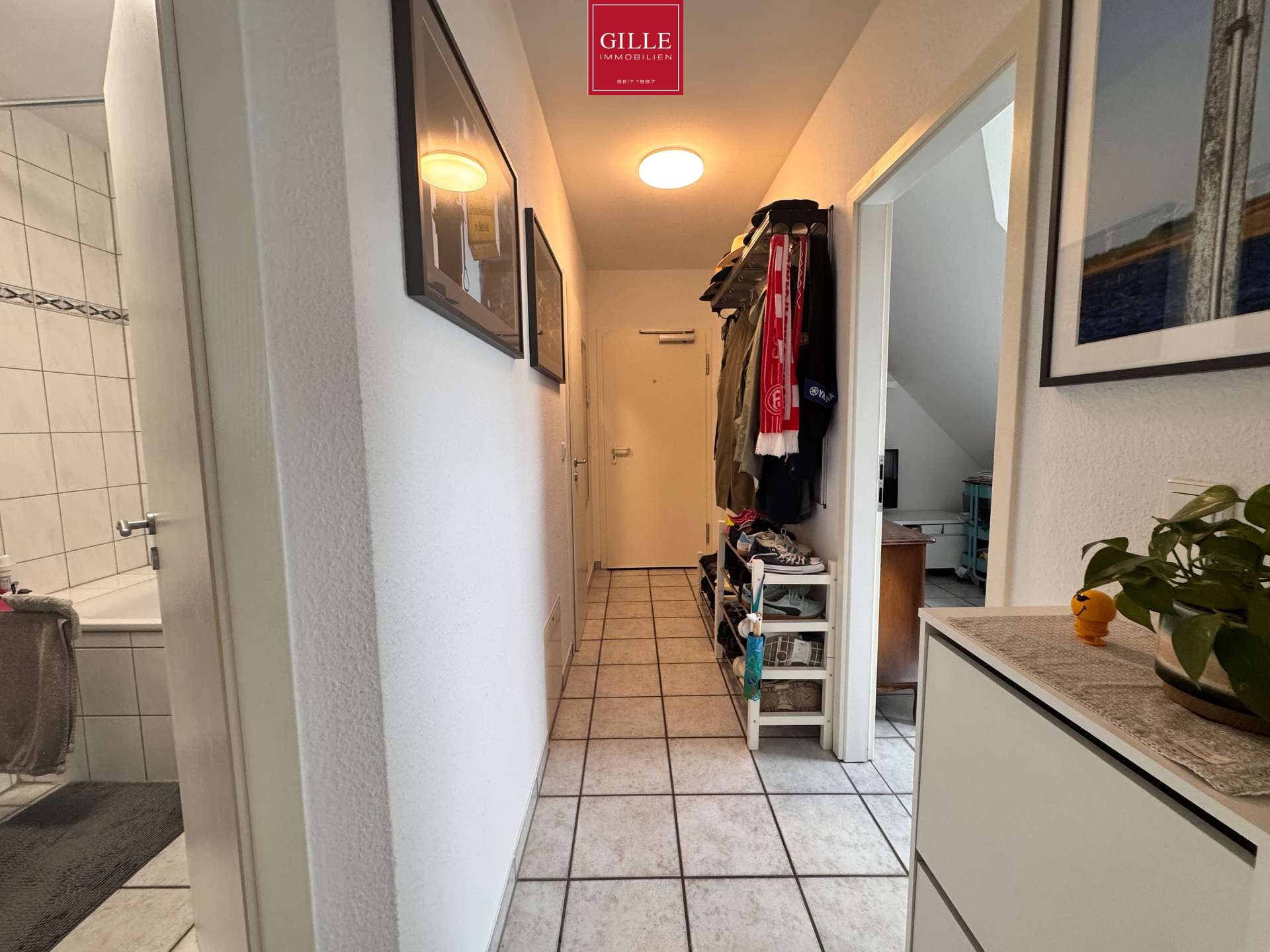 Ansicht 5 von: Sofort Verfügbar - Helle Maisonette-Wohnung mit Galerie, Balkon und zwei Stellplätzen