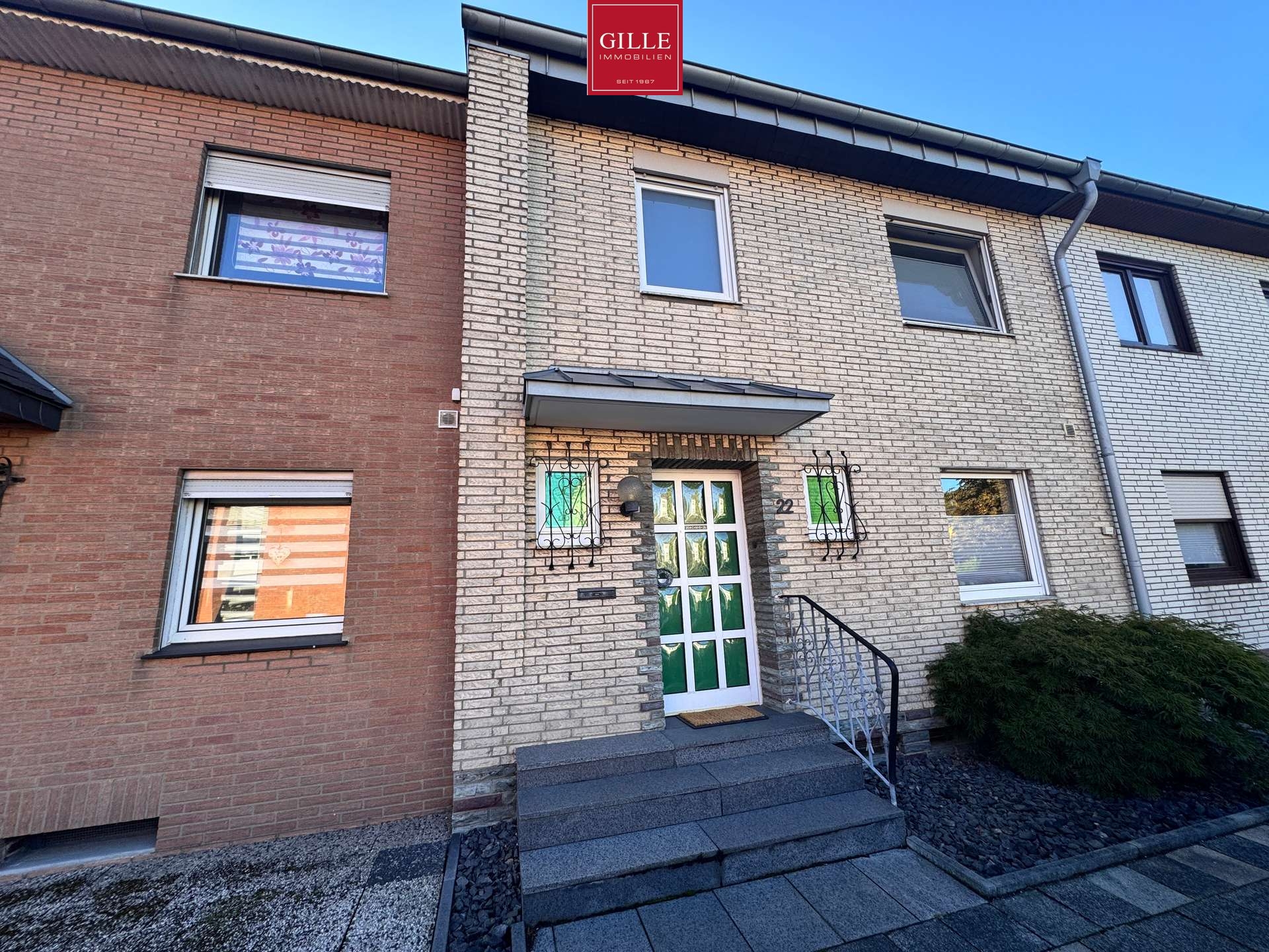 Ansicht 15 von: Gepflegtes Reihenmittelhaus mit großzügigem Wohnbereich und Doppelgarage in Neuss-Holzheim