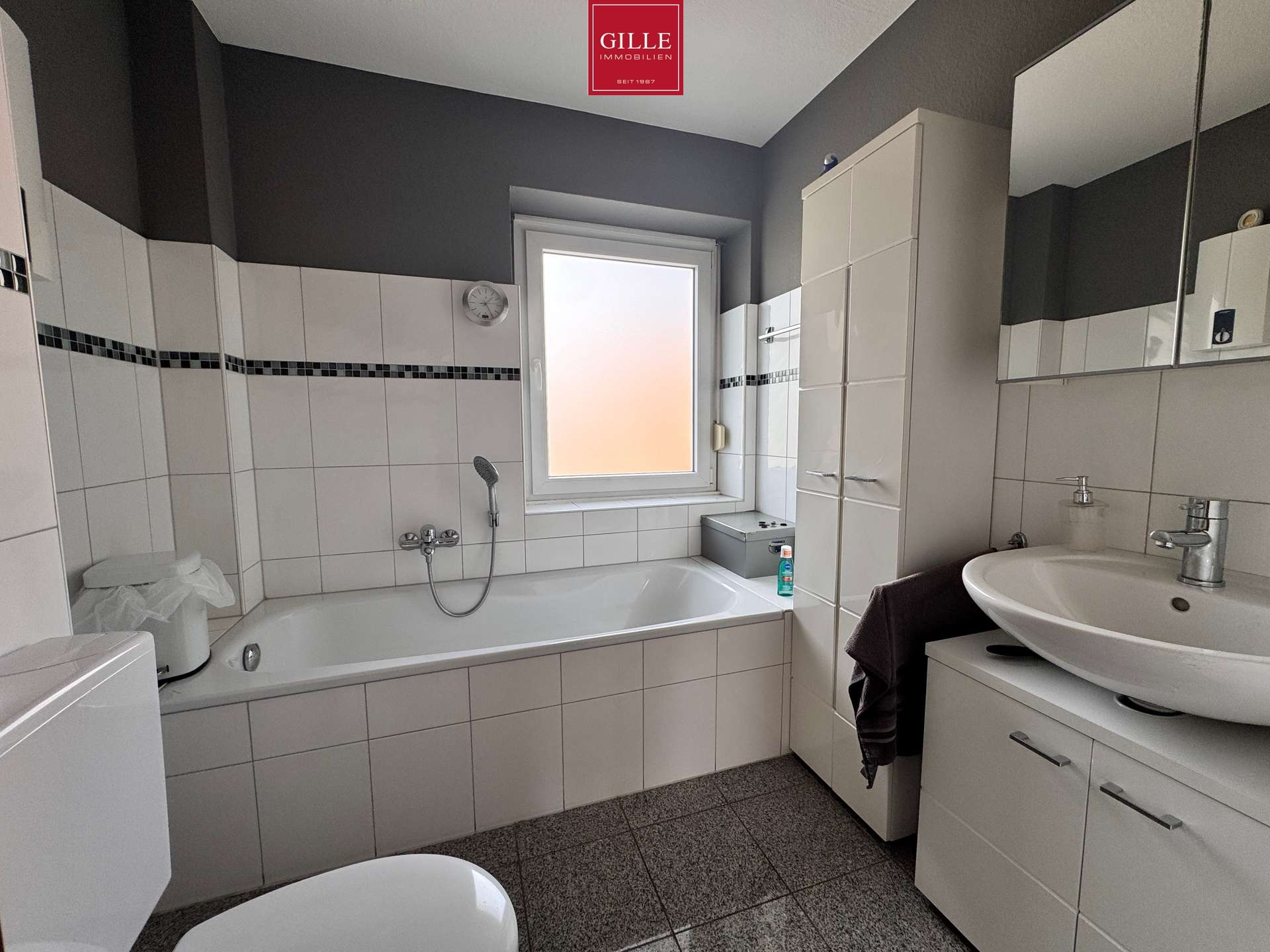 Ansicht 9 von: Gepflegtes Reihenmittelhaus mit großzügigem Wohnbereich und Doppelgarage in Neuss-Holzheim