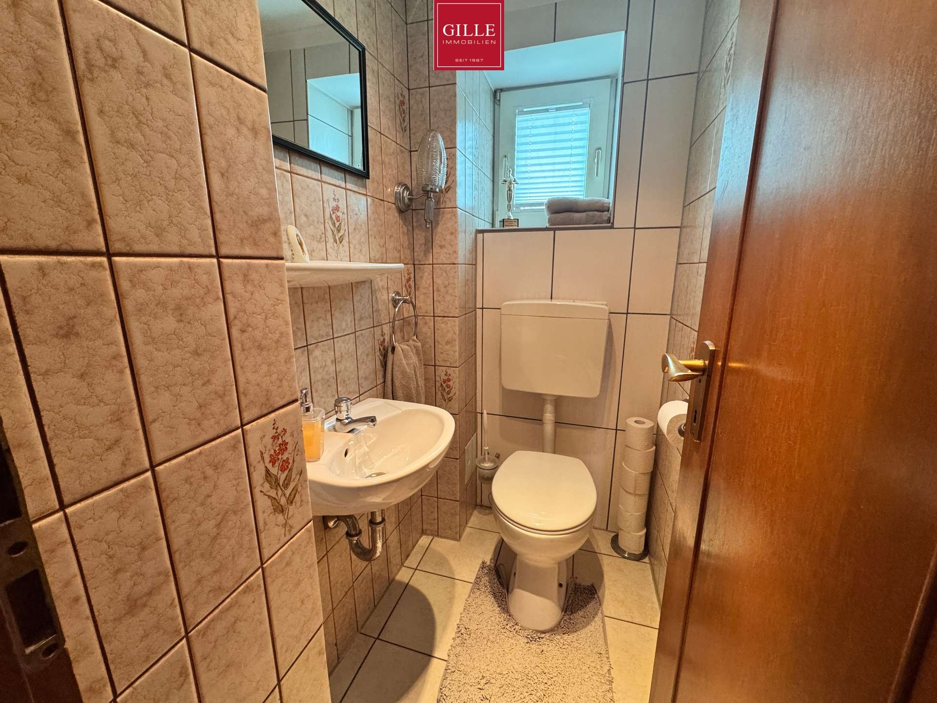 Ansicht 8 von: Gepflegtes Reihenmittelhaus mit großzügigem Wohnbereich und Doppelgarage in Neuss-Holzheim