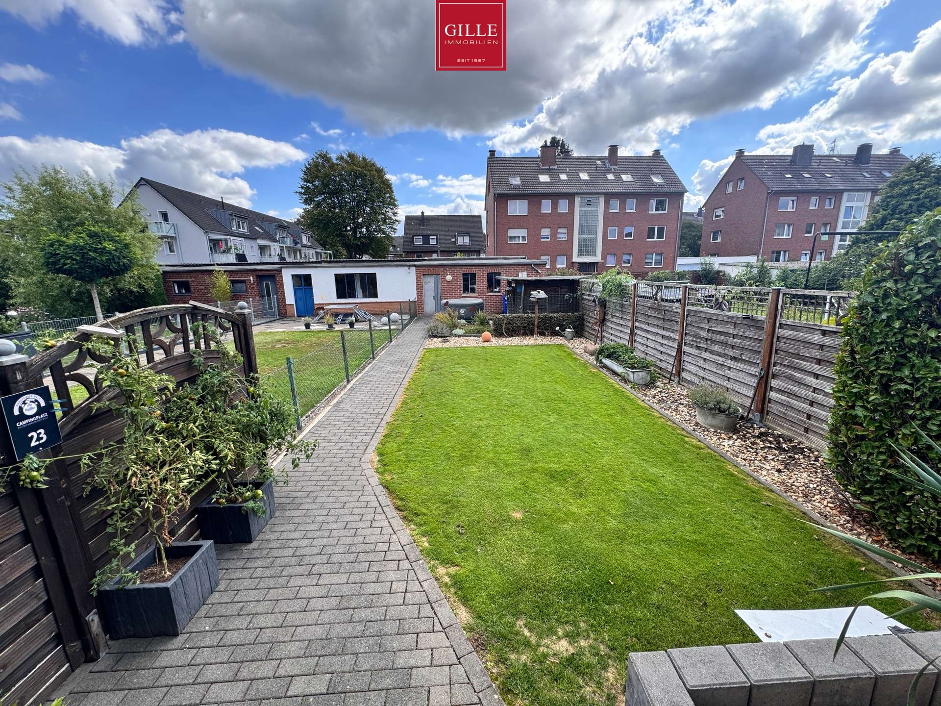 Ansicht 5 von: Gepflegtes Reihenmittelhaus mit großzügigem Wohnbereich und Doppelgarage in Neuss-Holzheim