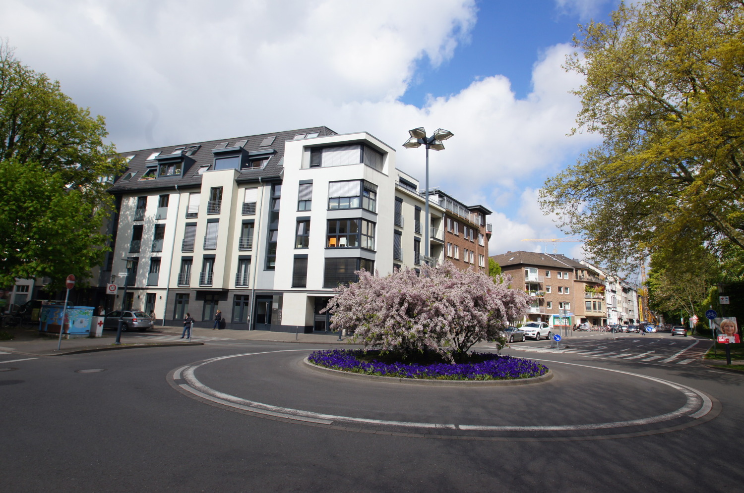 Verkauft! Große 5-Zimmer-Maisonette-Wohnung in der Neusser-Innenstadt-Dachterrassen-TG-Platz