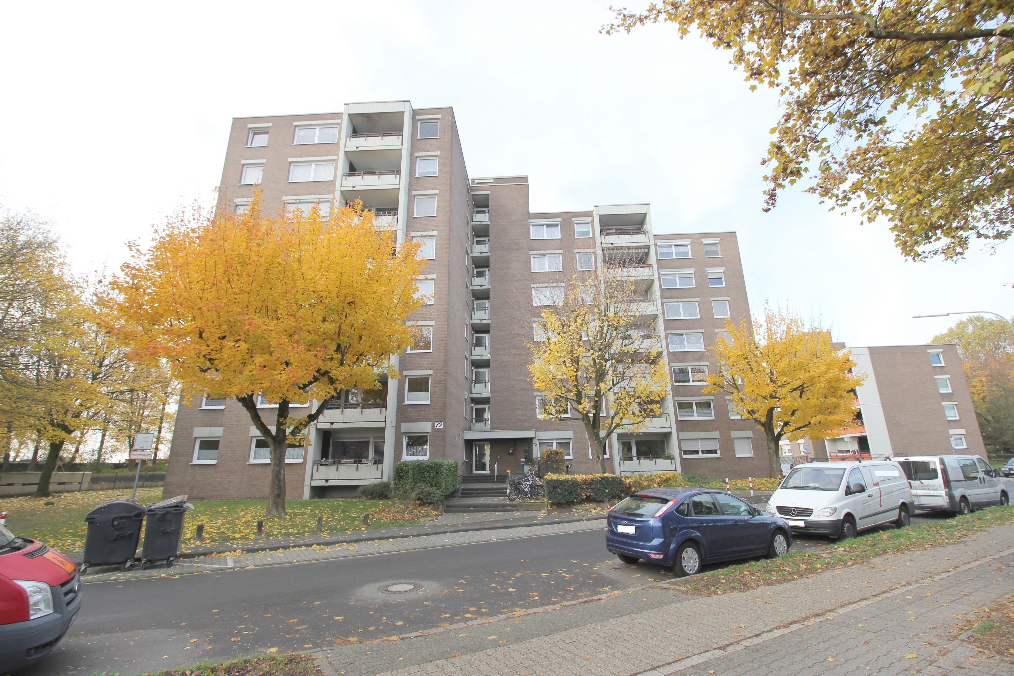 Verkauft! Modernisierte 2-Zi.-Whg. mit Loggia und TG-Stellplatz in ruhiger Lage