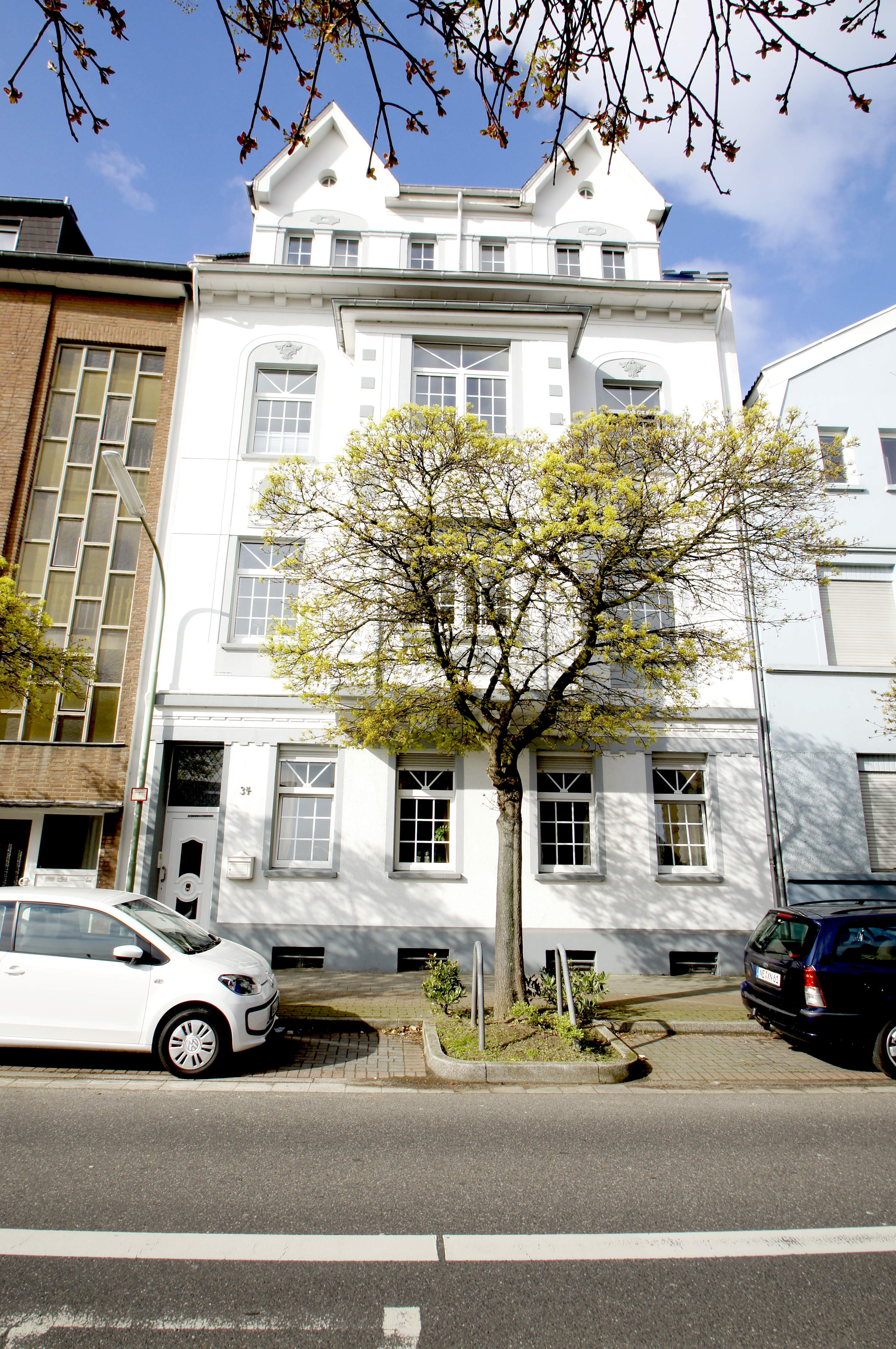 Verkauft! Schöne 3-Zimmer-Dachgeschosswohnung mit großer Dachterrasse im Stadthaus