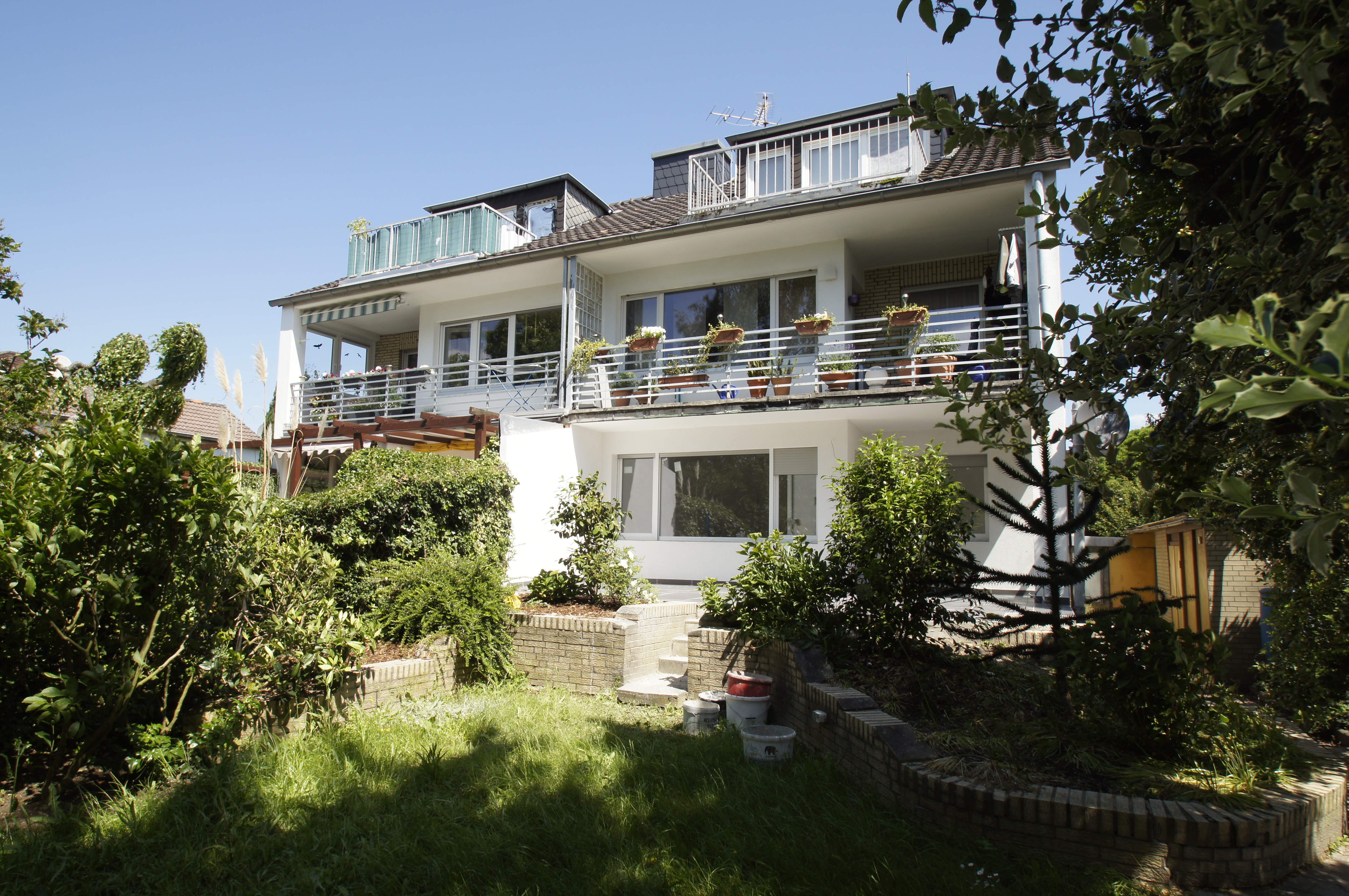 Verkauft! Kernsanierte 2-Zimmer-Erdgeschosswohnung mit großer Terrasse u. Garten