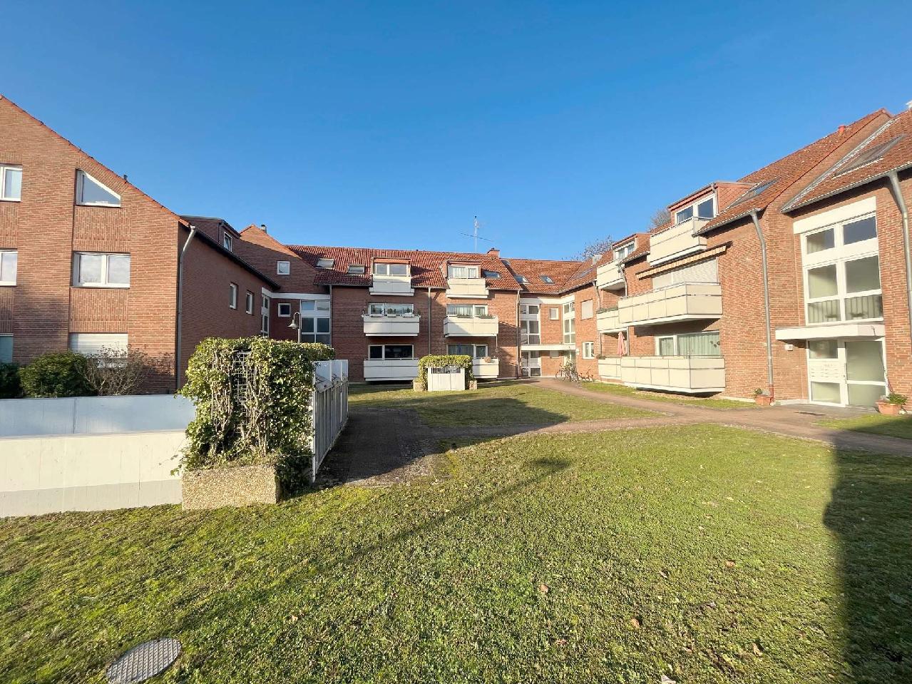 Verkauft! Saniertes Apartment mit Balkon und TG-Stellplatz in beliebter Lage am Neusser Stadtwald