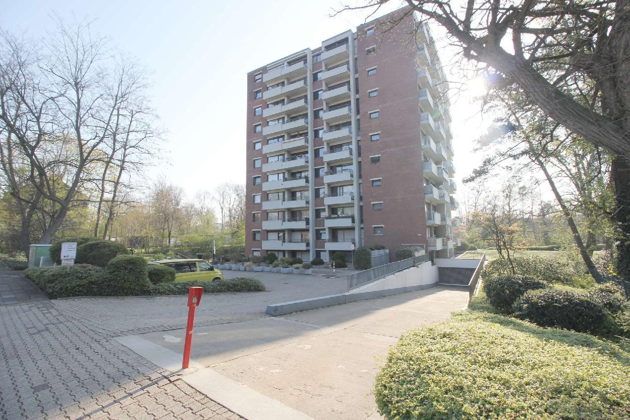 Reserviert! Helle 3 Zi-Whg. mit EBK, TG-Stellplatz und Loggia in gepflegtem Mehrfamilienhaus