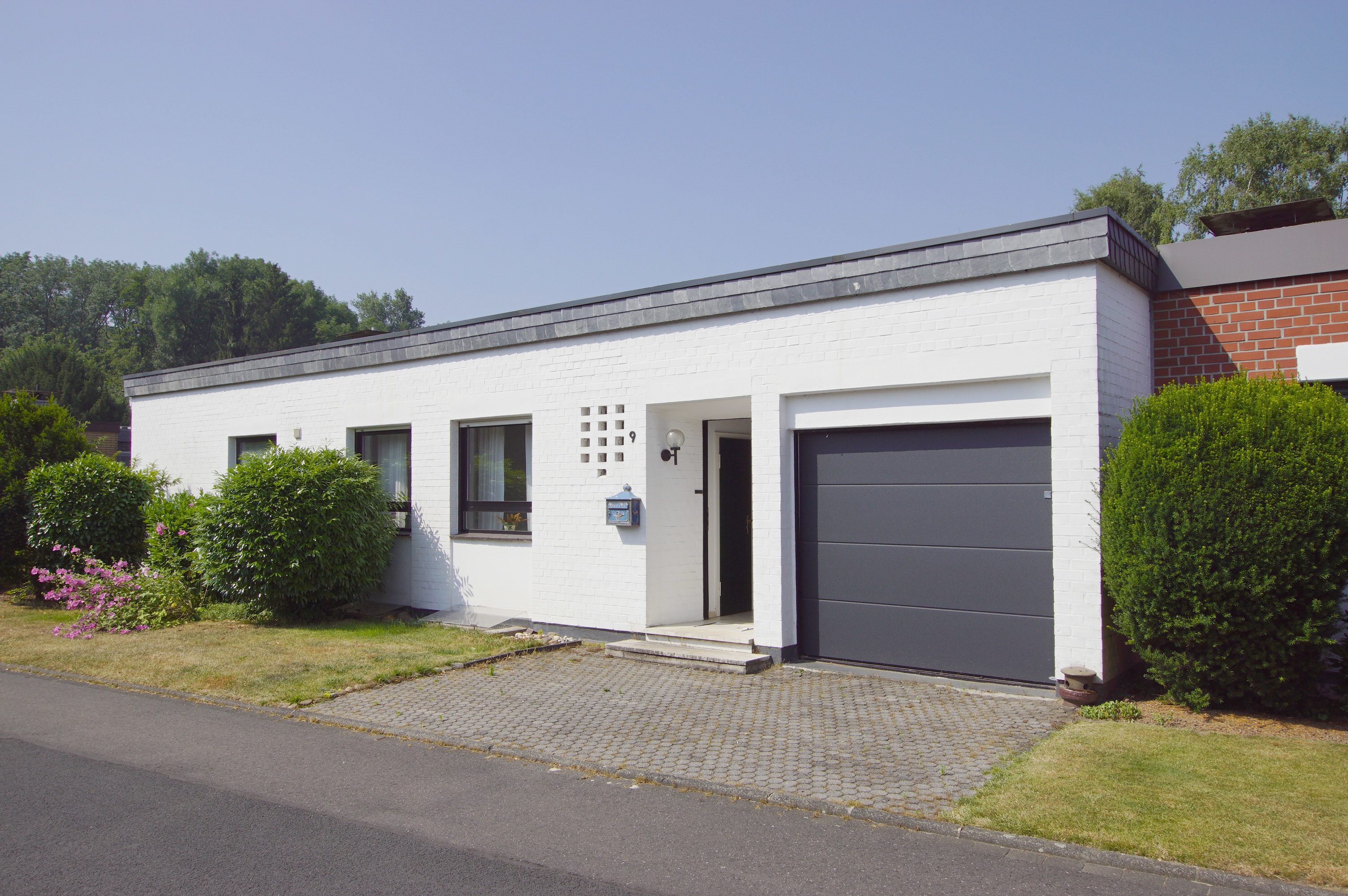 Verkauft! Großzügiger Bungalow mit großem Garten in begehrter Lage von Neuss Rosellen