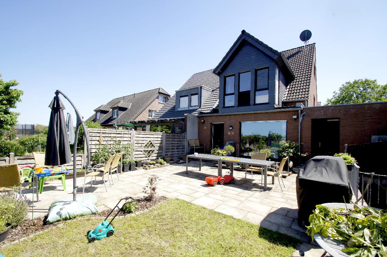 Verkauft! Gepflegte EinfamilienDoppelhaushälfte mit Garage und schönem