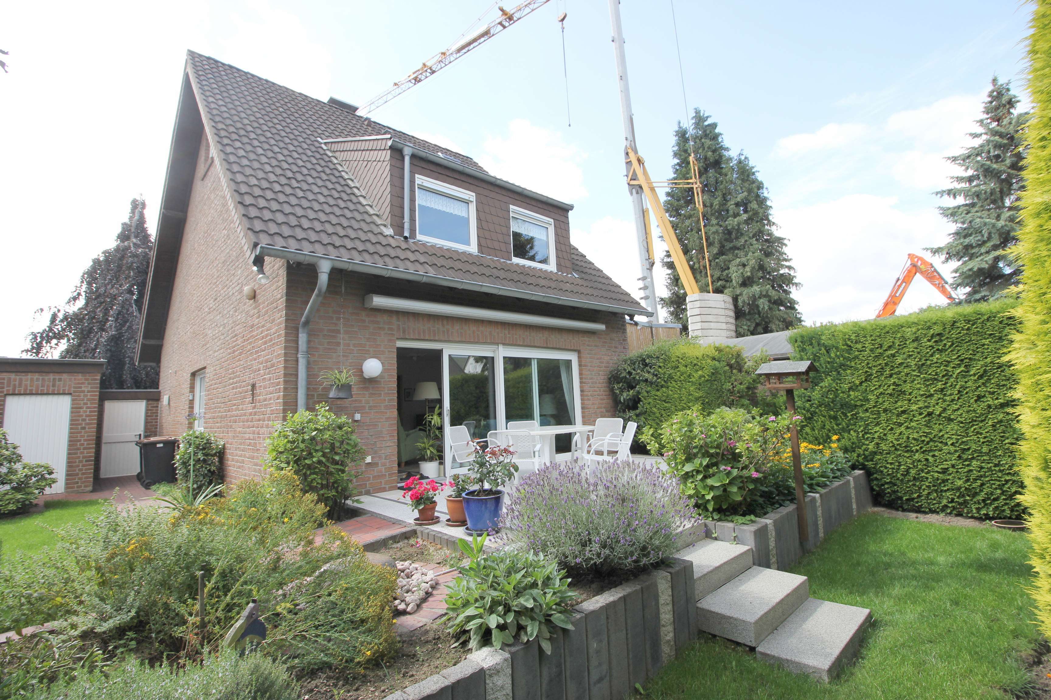 Verkauft! Modernisiertes Einfmilienhaus mit schönem Garten und Garage