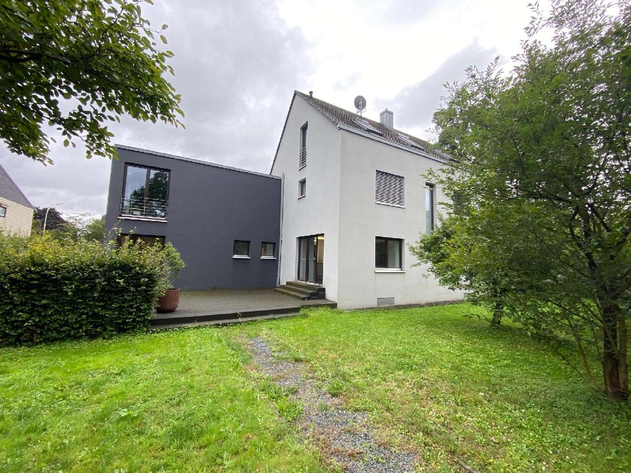 DesignerHaus mit großem Grundstück und separatem Atelierhaus