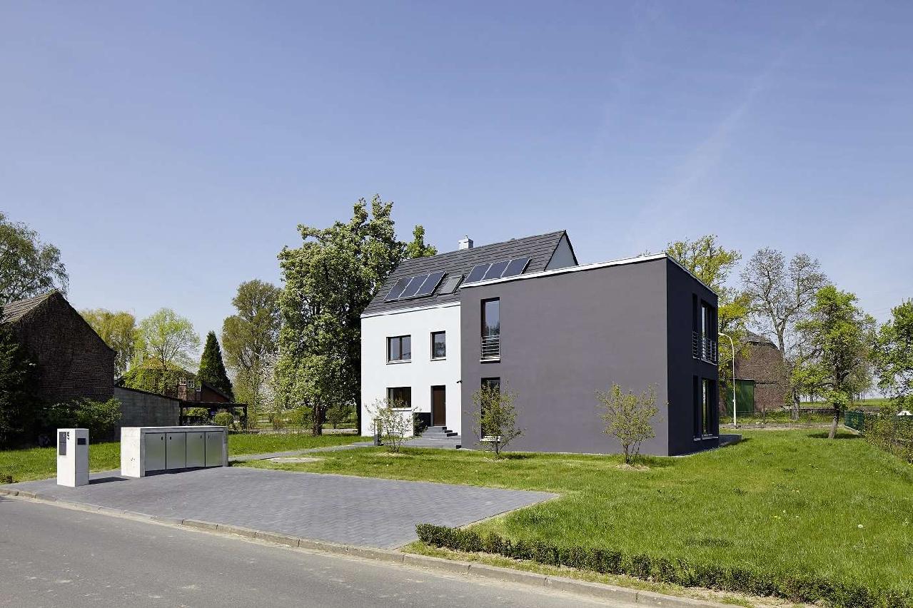 DesignerHaus mit großem Grundstück und separatem Atelierhaus