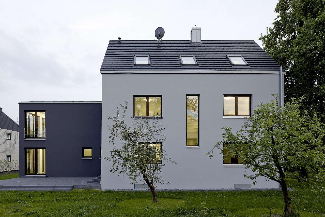 DesignerHaus mit großem Grundstück und separatem Atelierhaus