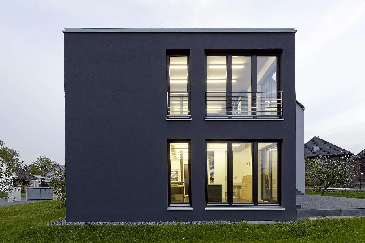 Designer-Haus mit großem Grundstück und separatem Atelierhaus