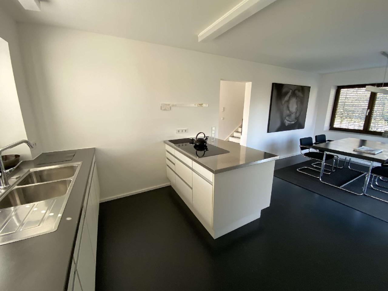 Designer-Haus mit großem Grundstück und separatem Atelierhaus