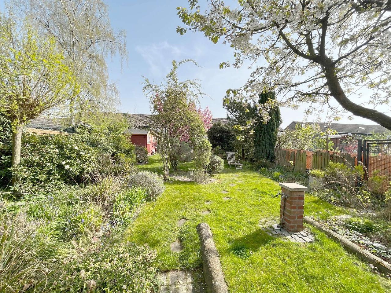 Verkauft! Gepflegtes Reihenhaus mit großartigem Garten in ruhiger Lage