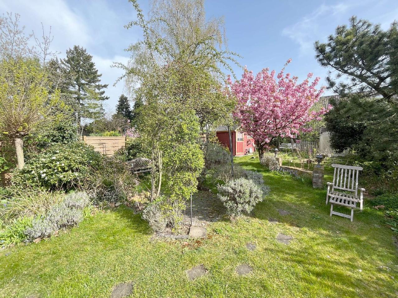 Verkauft! Gepflegtes Reihenhaus mit großartigem Garten in ruhiger Lage