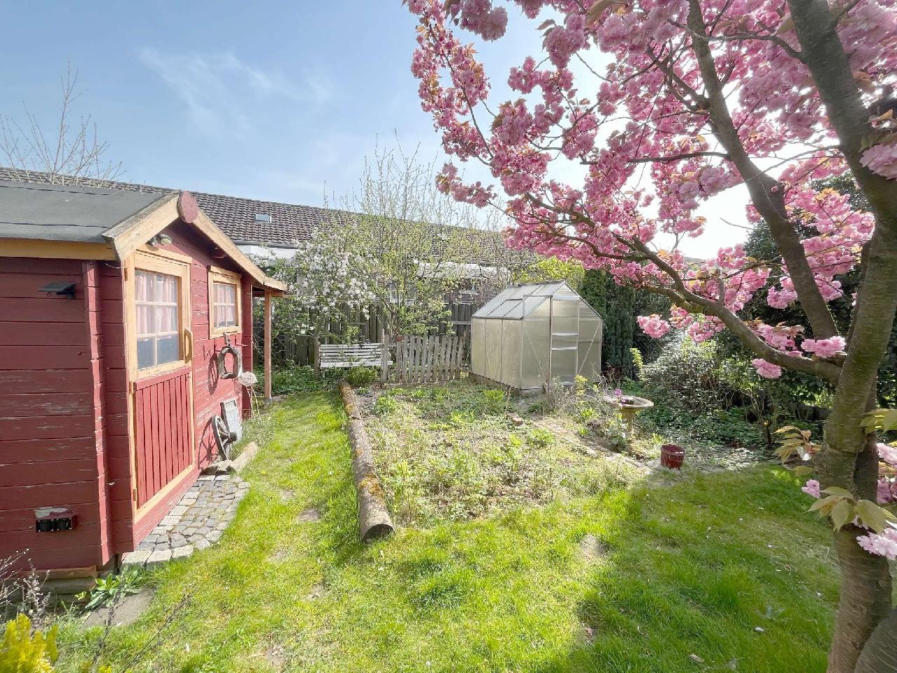 Verkauft! Gepflegtes Reihenhaus mit großartigem Garten in ruhiger Lage