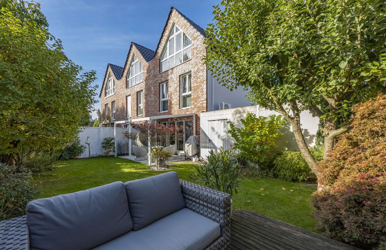 Verkauft! Leben in Meerbusch-Osterath! Neuwertiges KfW-60 Reihenendhaus mit Garten und Garage