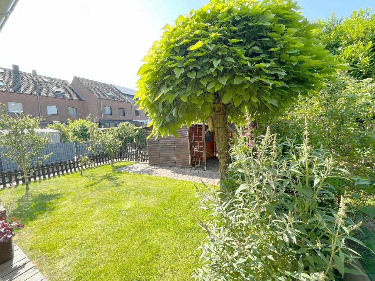 Verkauft! Reiheneckhaus mit Garten und Garage in familienfreundlicher
