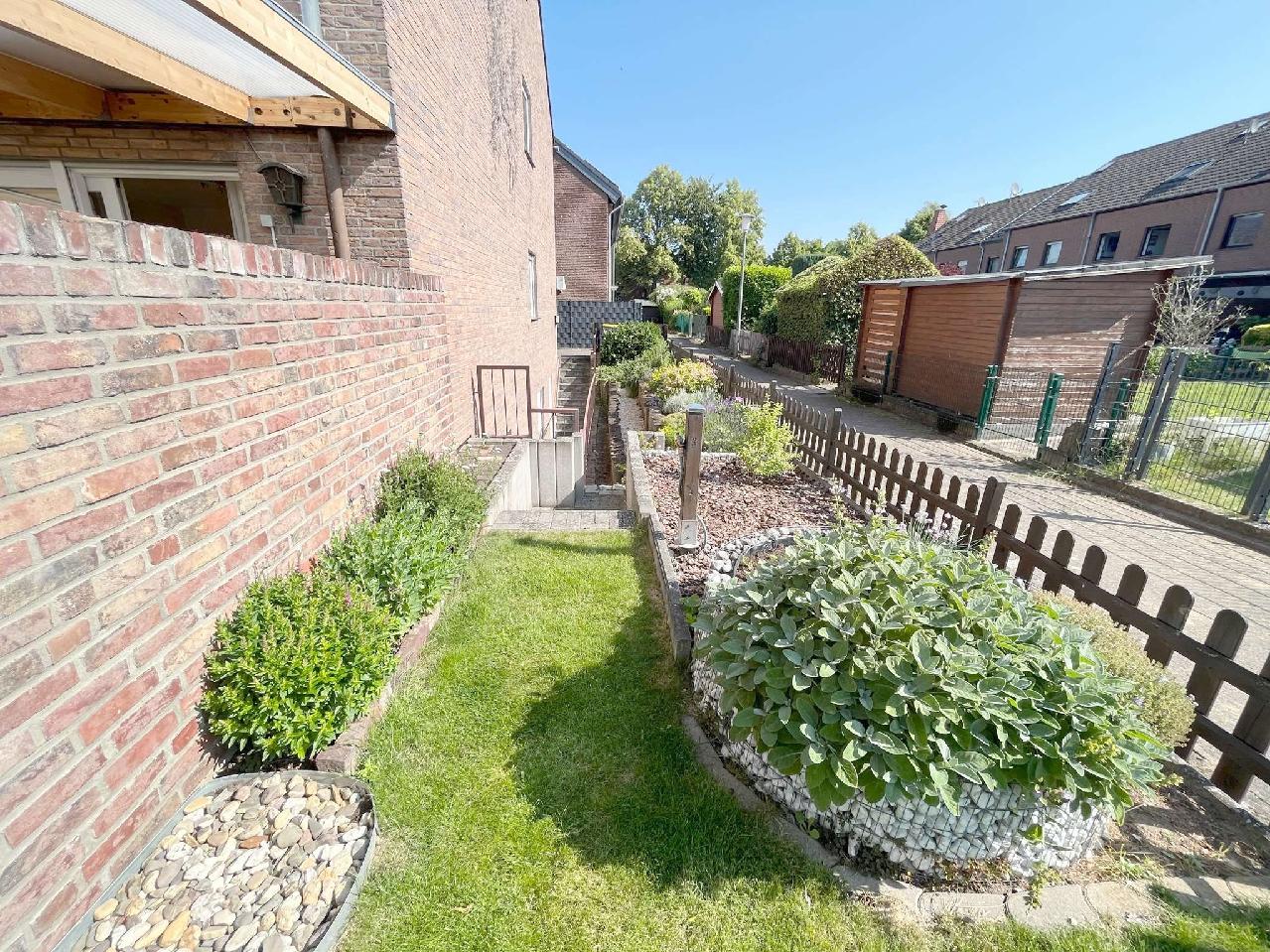 Verkauft! Reiheneckhaus mit Garten und Garage in familienfreundlicher